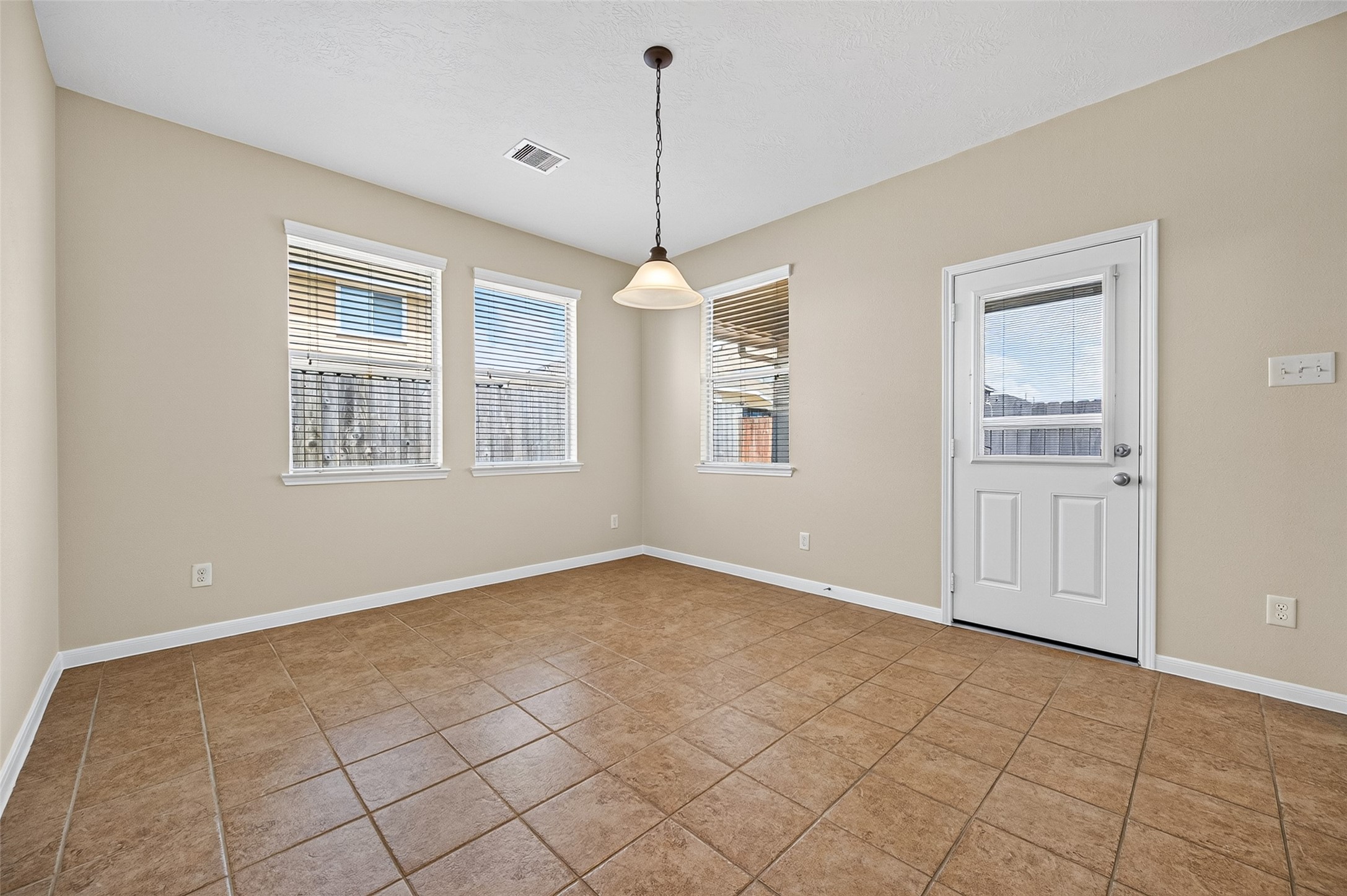 4606 E Meadow Drive Property Photo 12