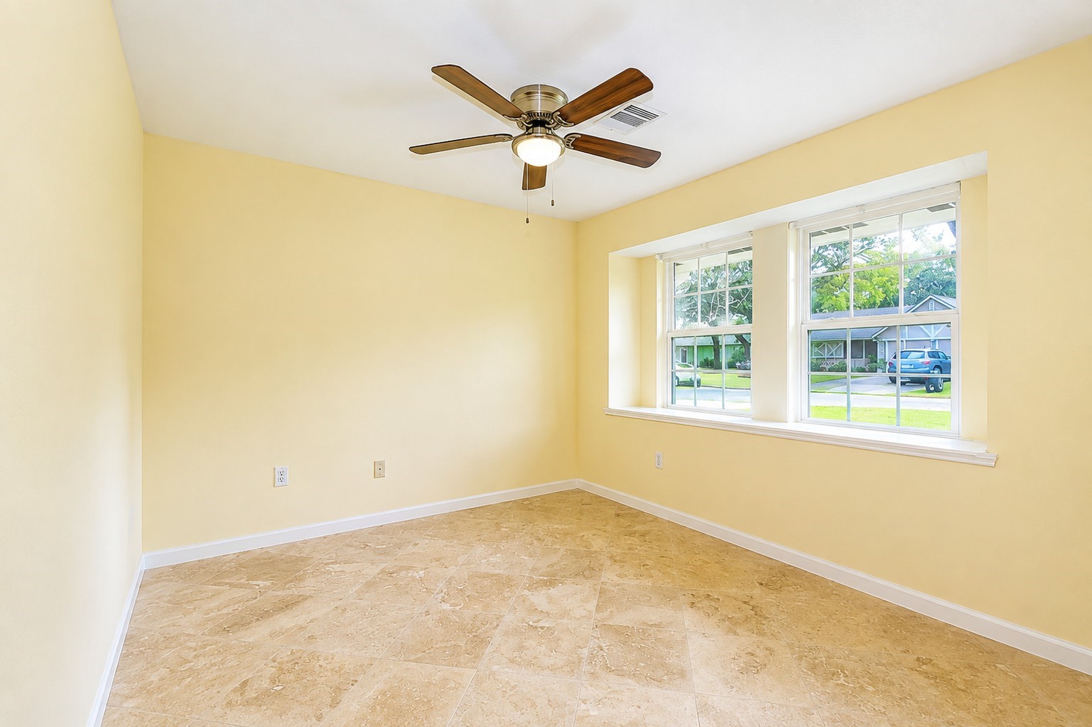 2110 Whiteback Drive Property Photo 5