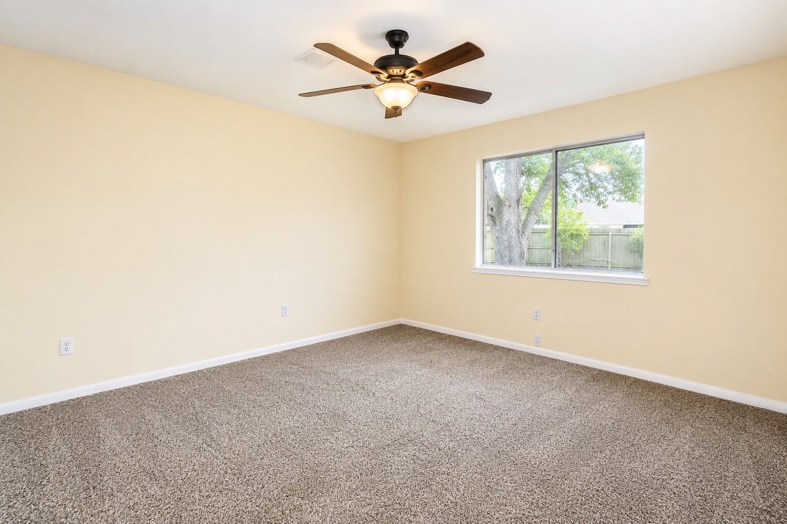 2110 Whiteback Drive Property Photo 9
