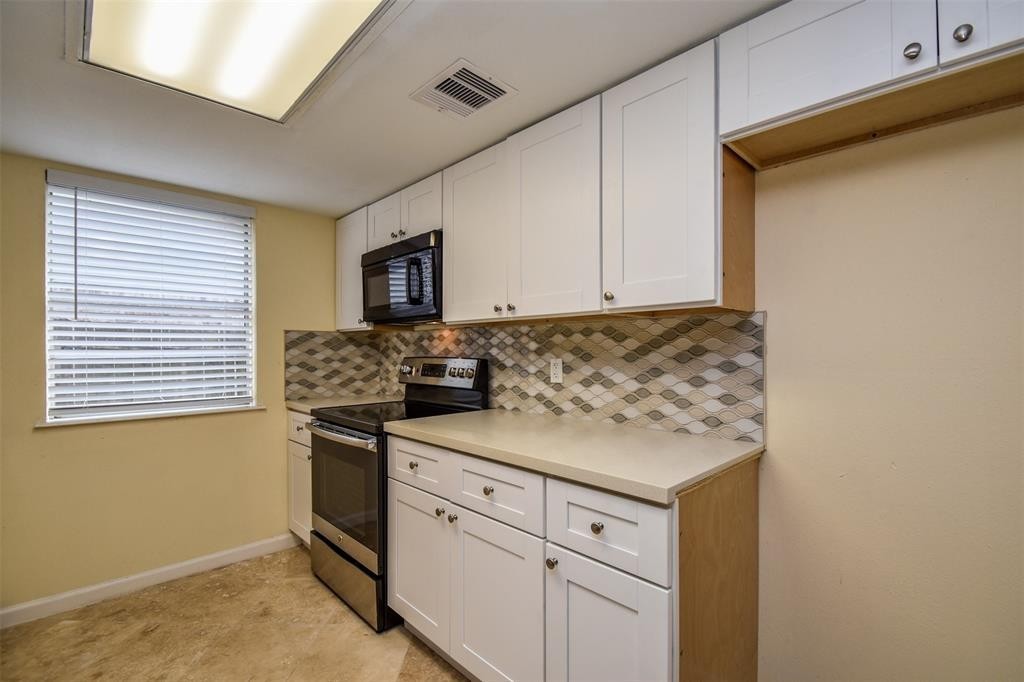 2110 Whiteback Drive Property Photo 17