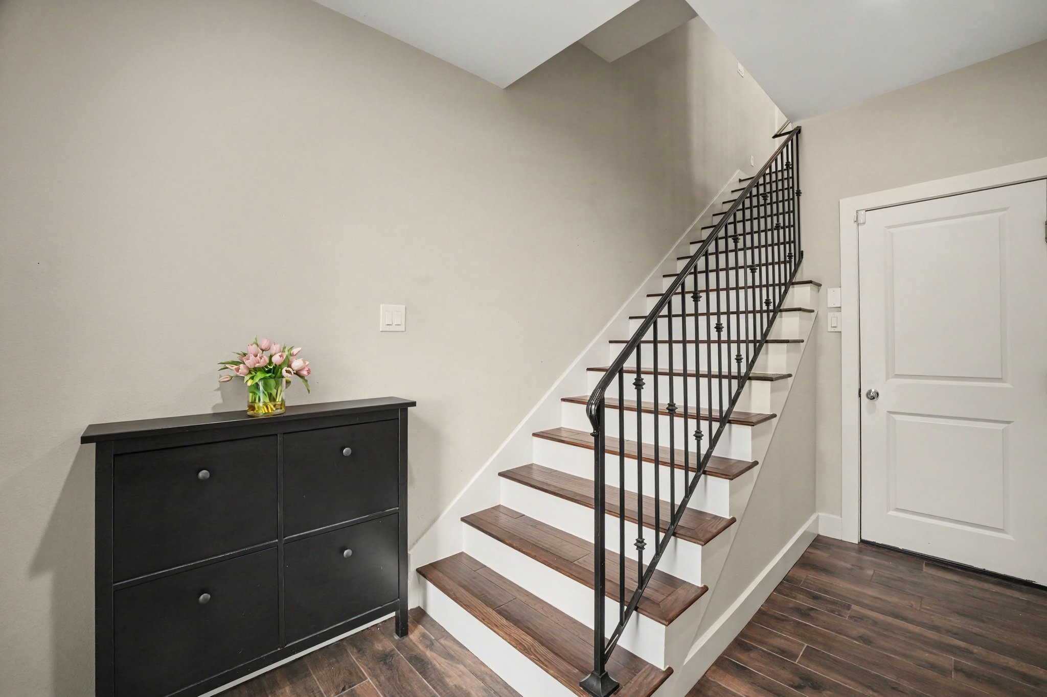 1156 Wycliffe Drive Property Photo 8