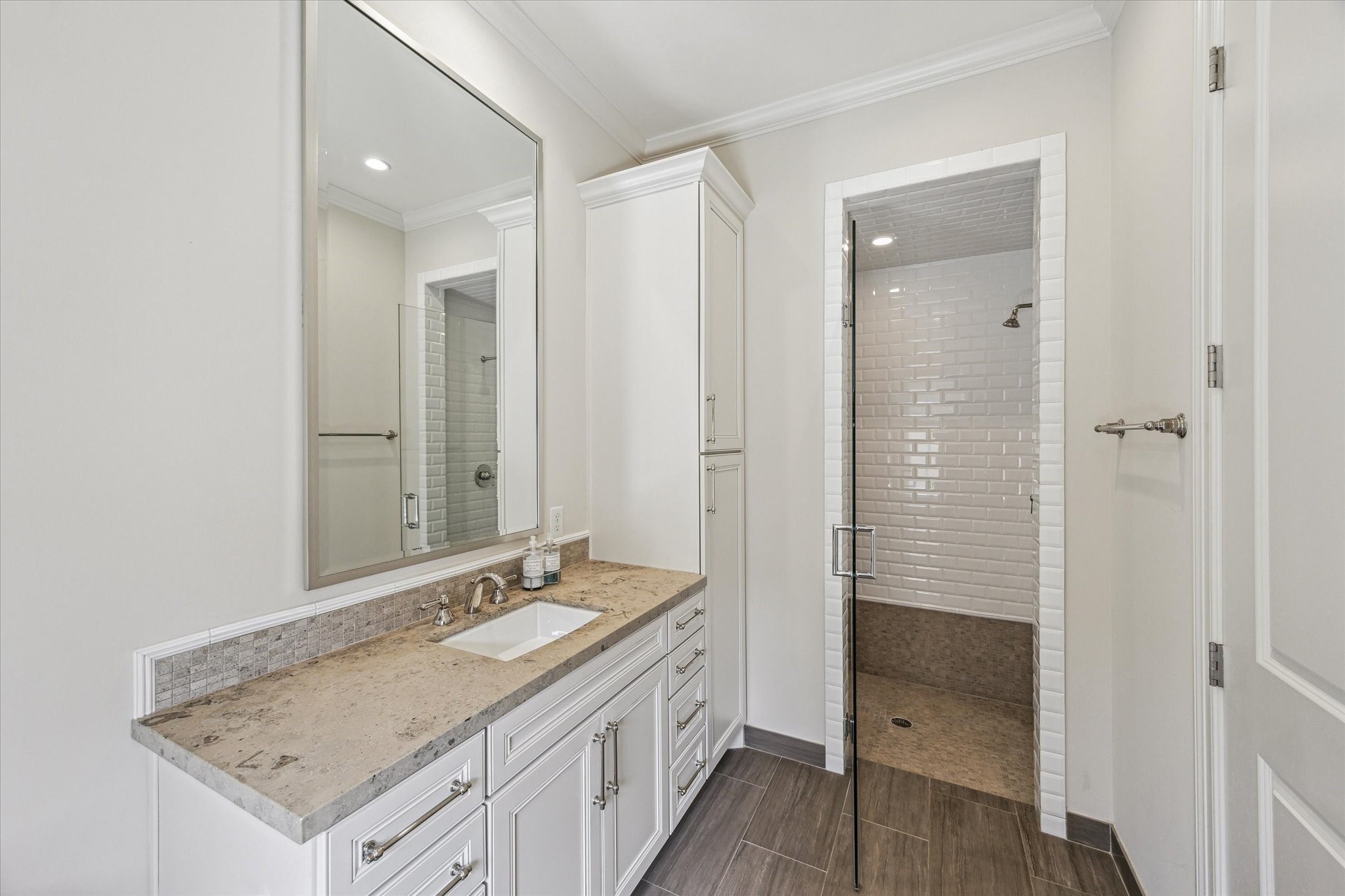 2413 Mimosa Drive Property Photo 10