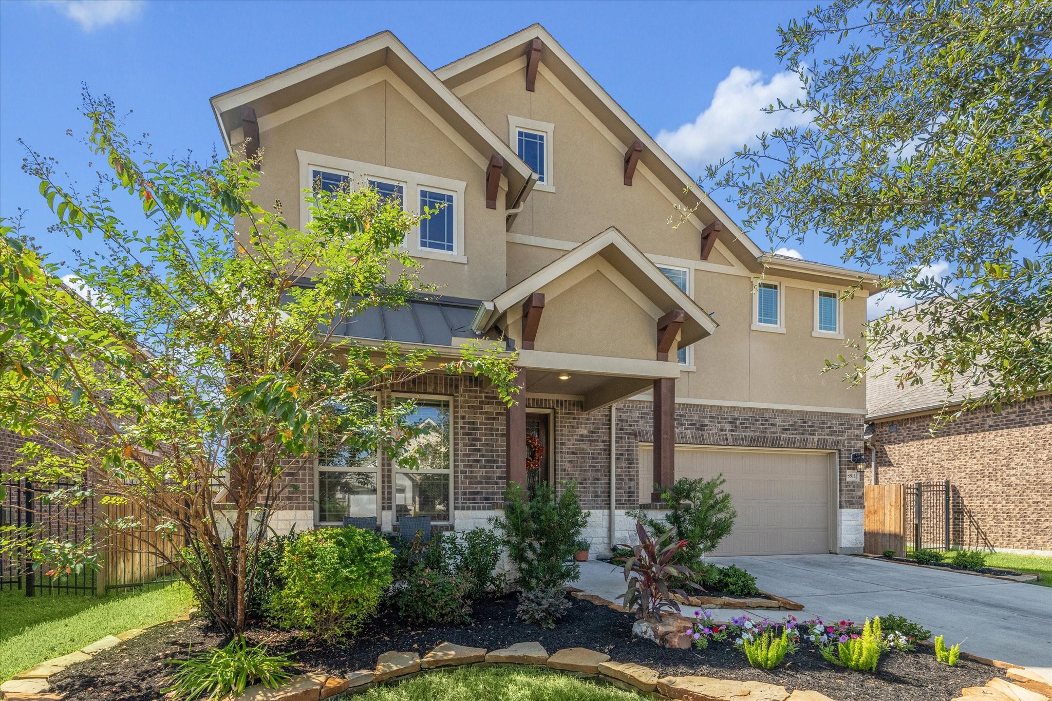 8911 Gardenia Meadow Lane Property Photo 1