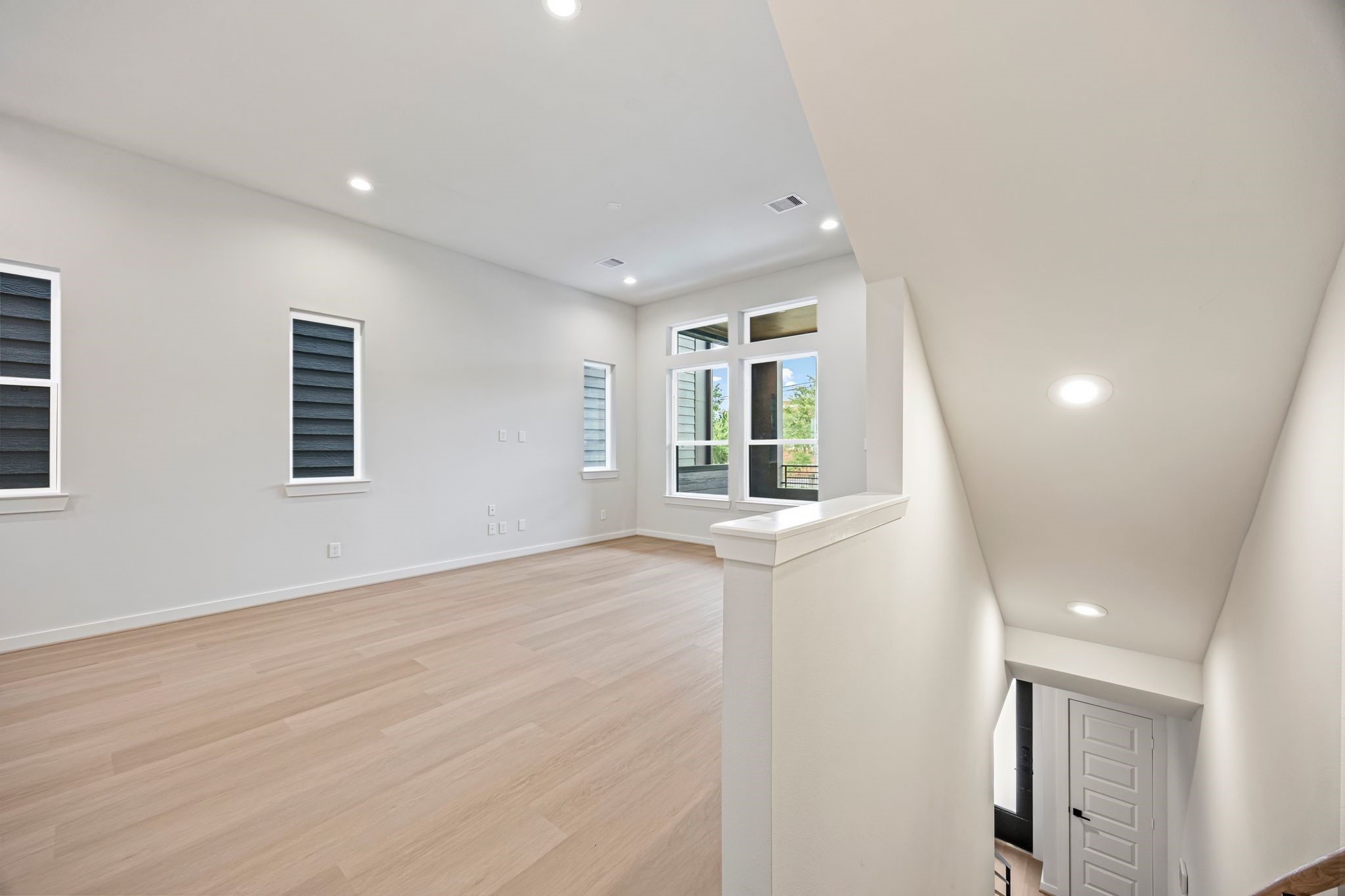 525 Hillwood Heights Drive Property Photo 18
