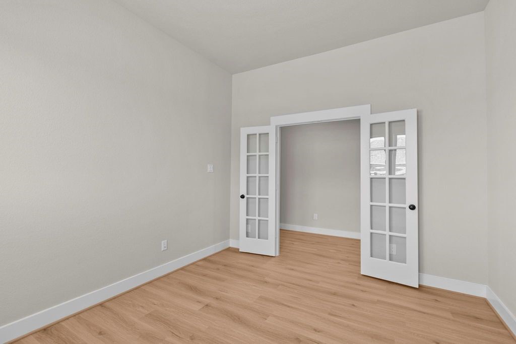 2228 Inglenook Grove Drive Property Photo 5