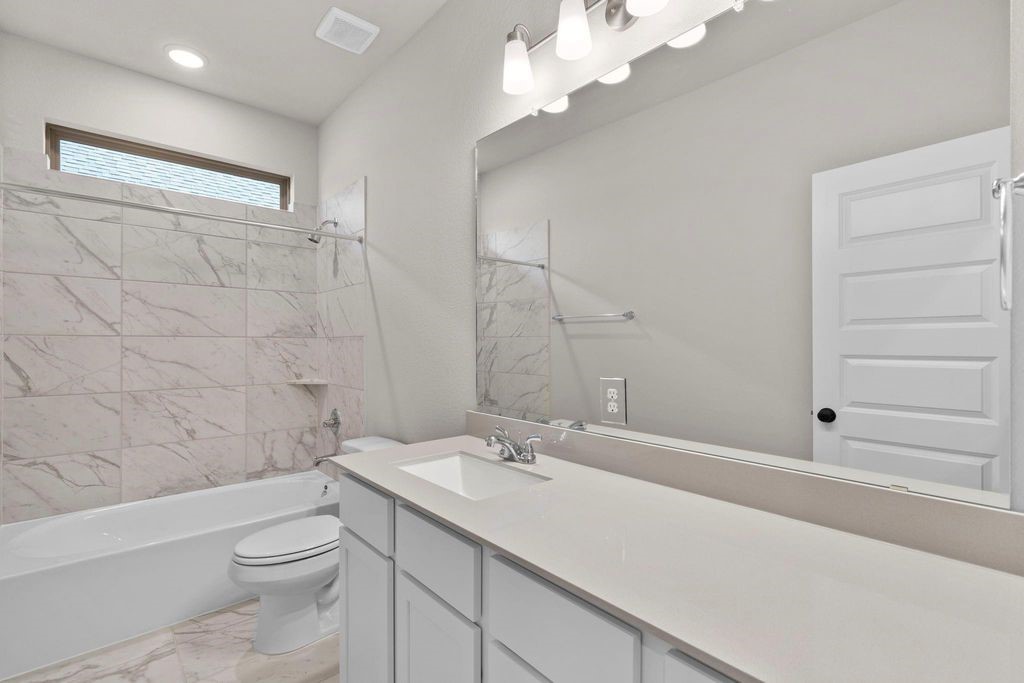 2228 Inglenook Grove Drive Property Photo 12