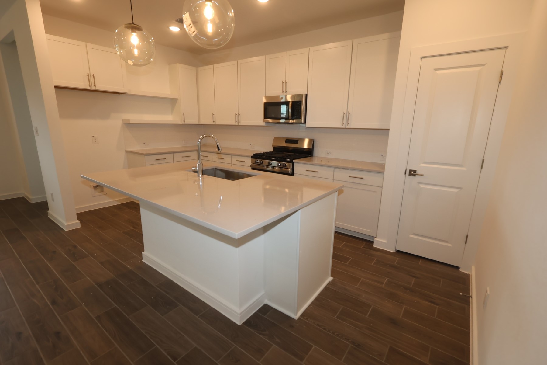 7826 Jade Crest Drive Property Photo 4