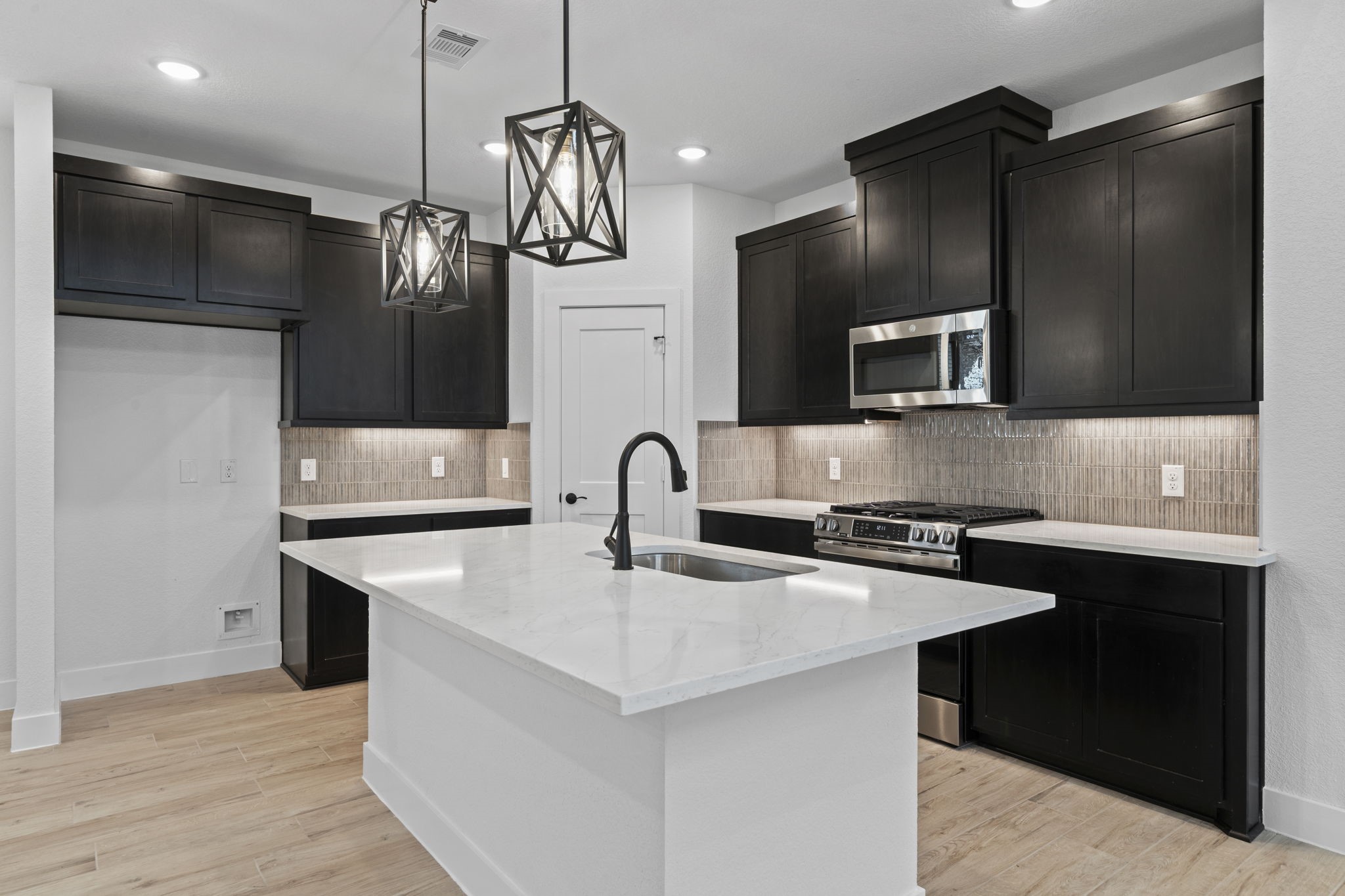 707 Campbell Crossing Court Property Photo 4