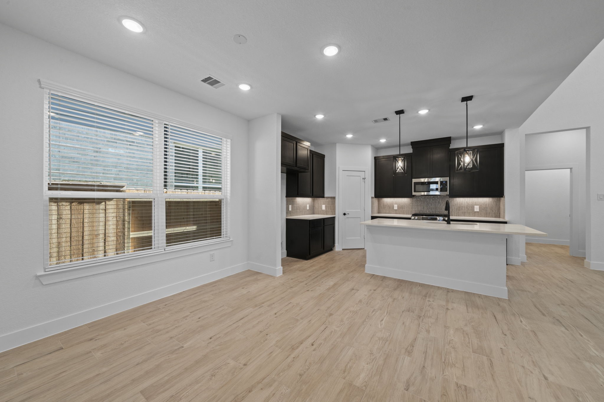 707 Campbell Crossing Court Property Photo 8