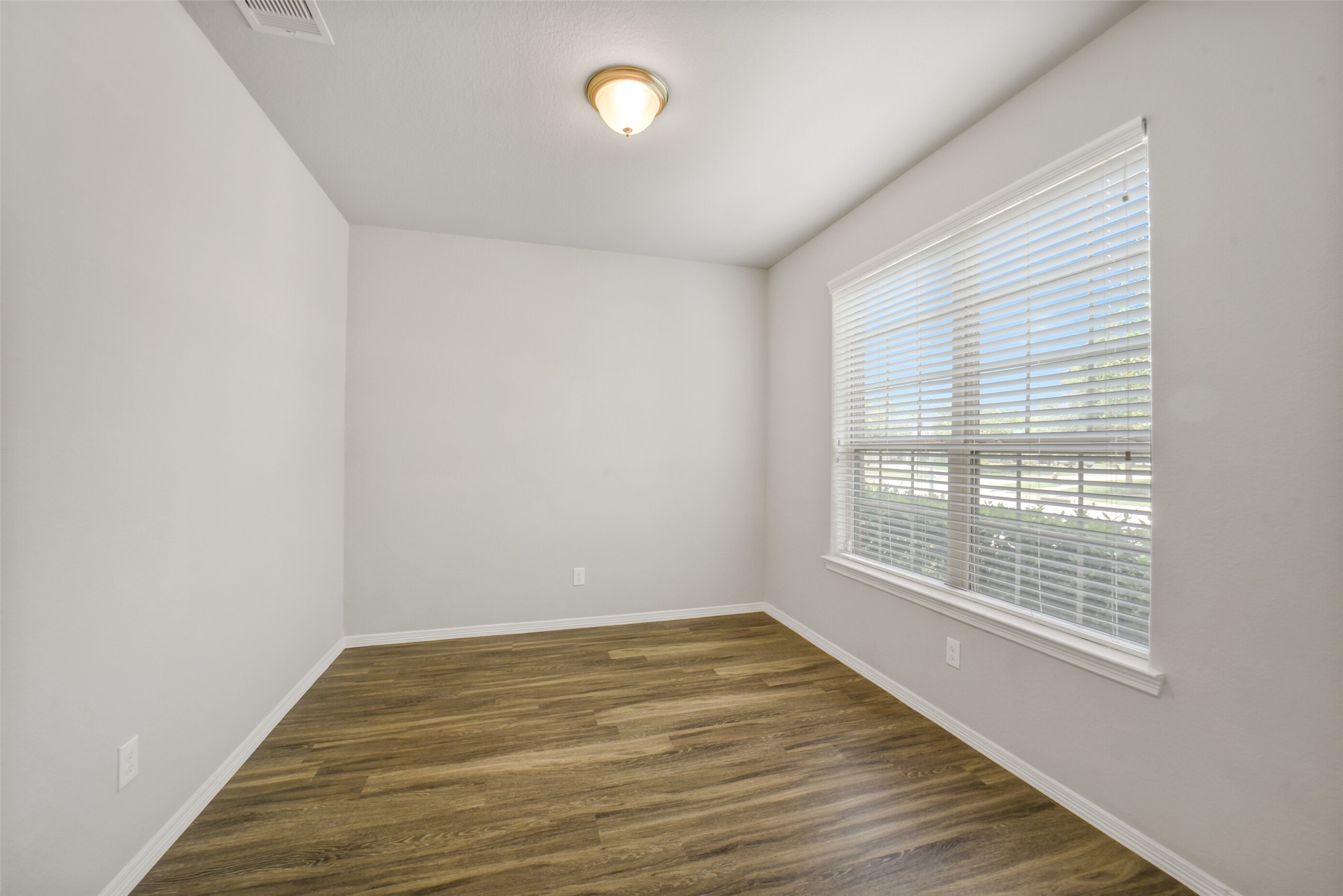 8506 Lagosta Lane Property Photo 4