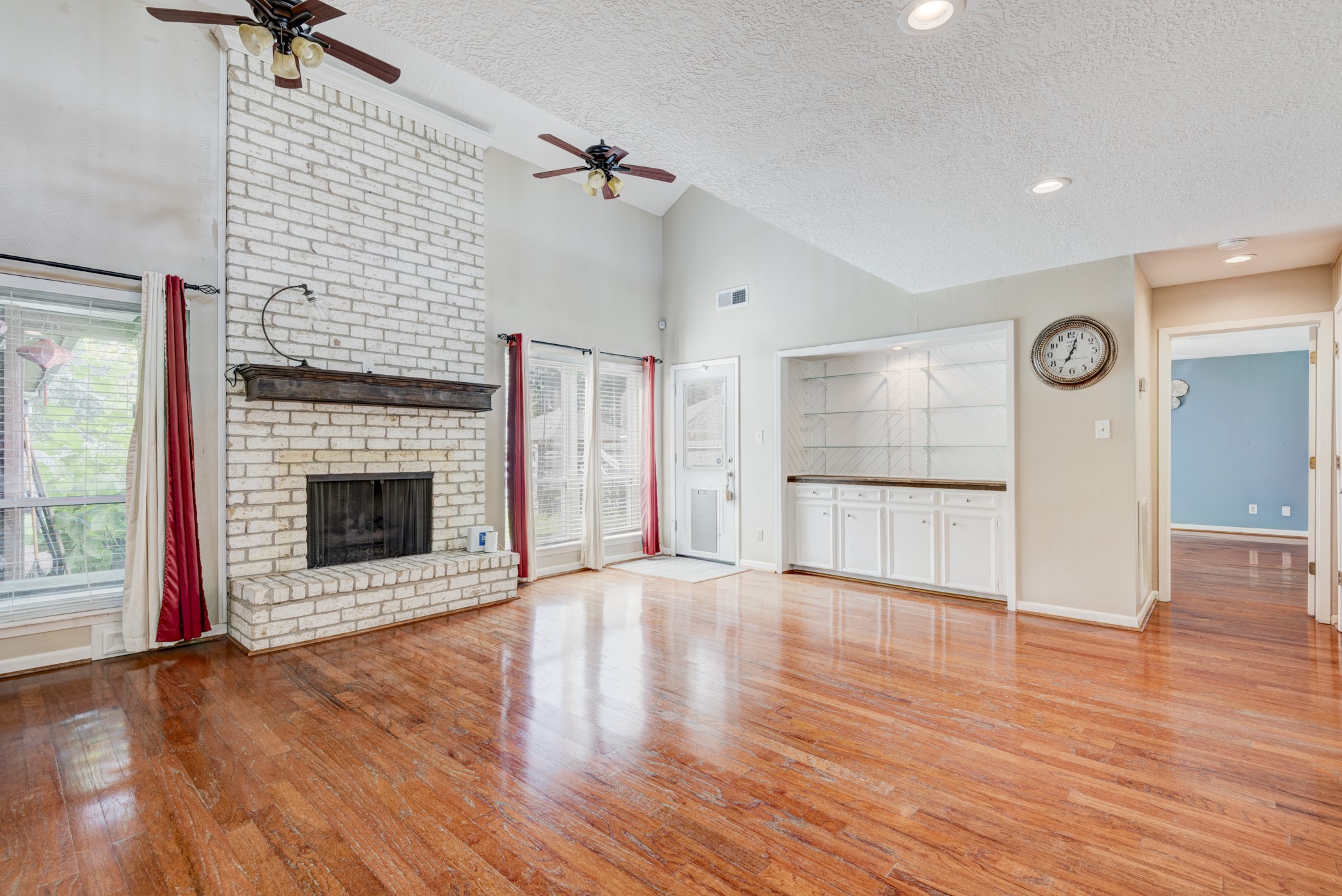 5503 Glenmere Lane Property Photo 7