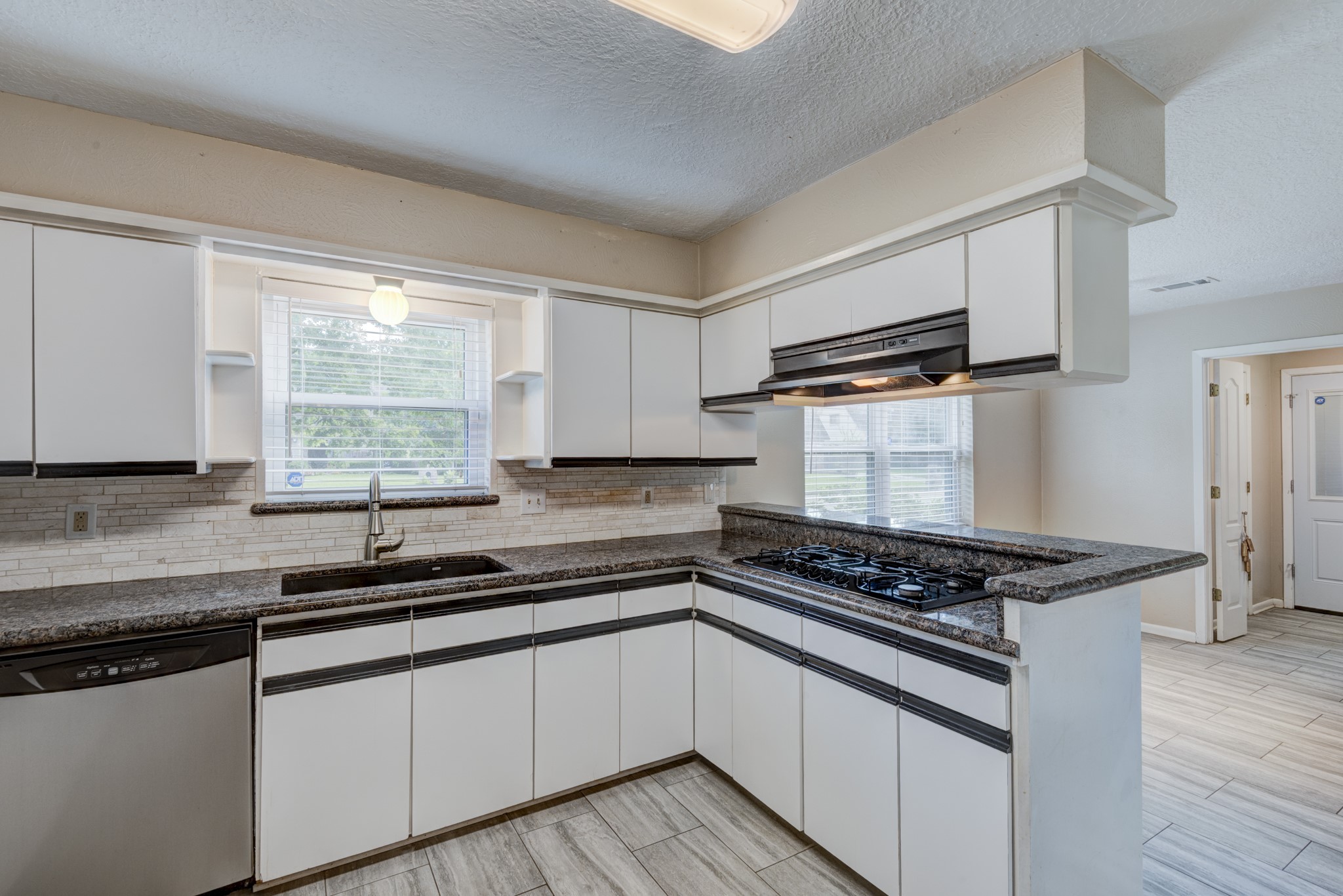 5503 Glenmere Lane Property Photo 12