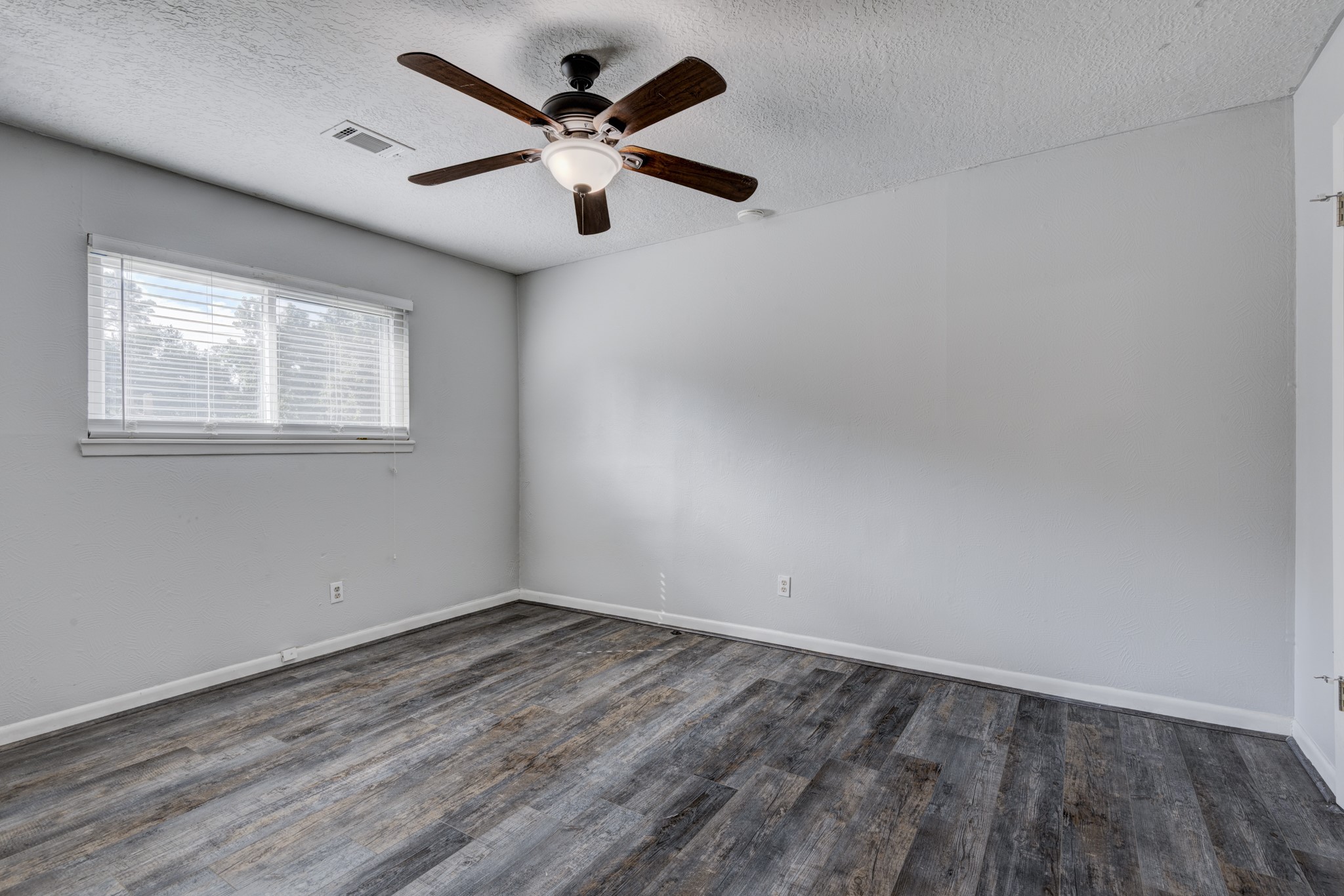 5503 Glenmere Lane Property Photo 27
