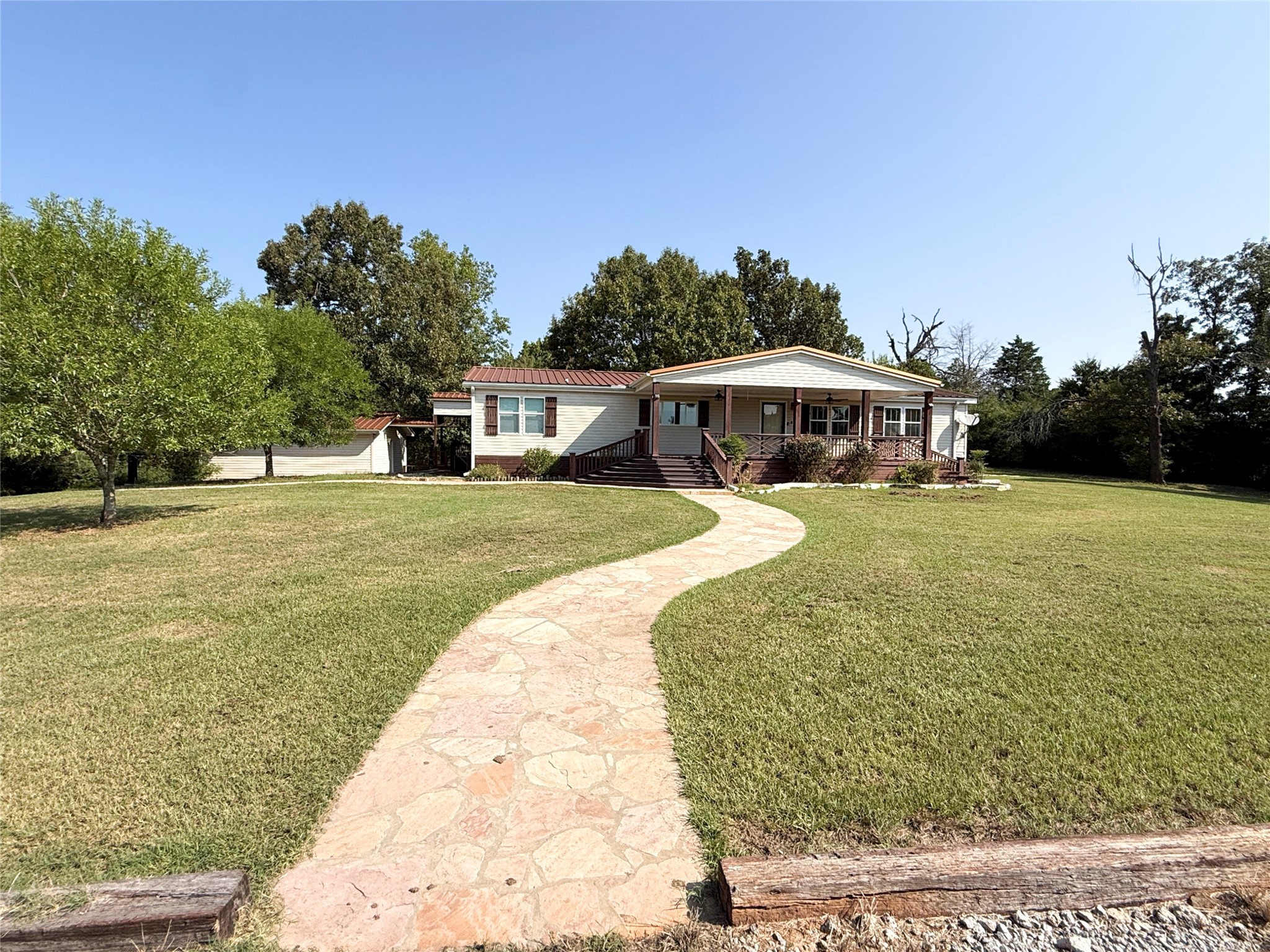 2144 Private Road 3015 Property Photo 1