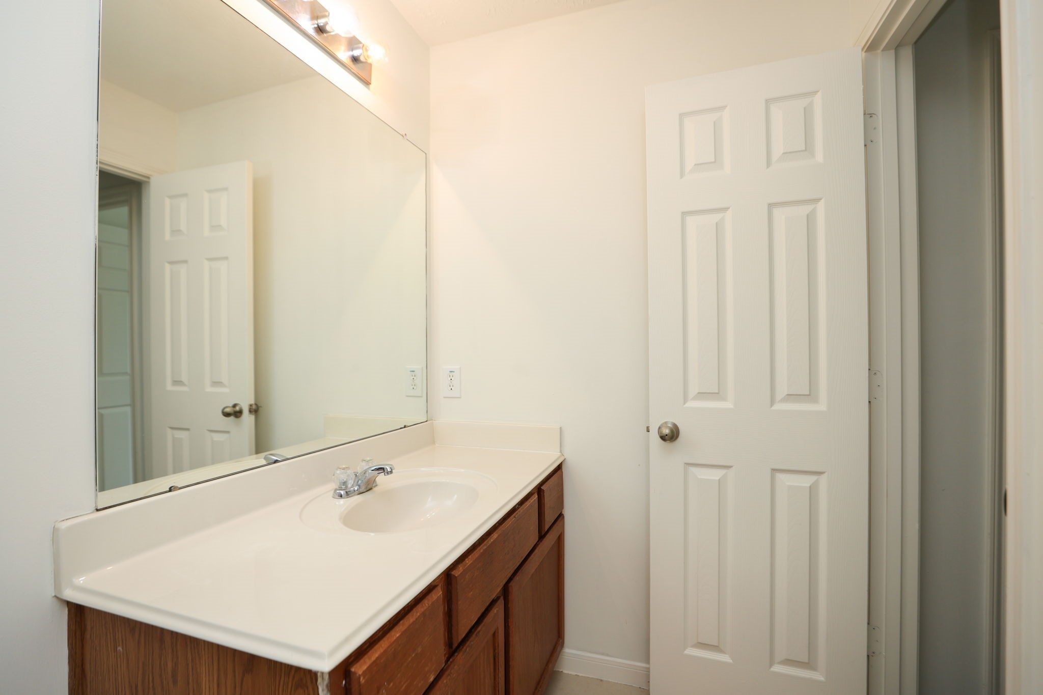 5007 Creekbridge Court Property Photo 33