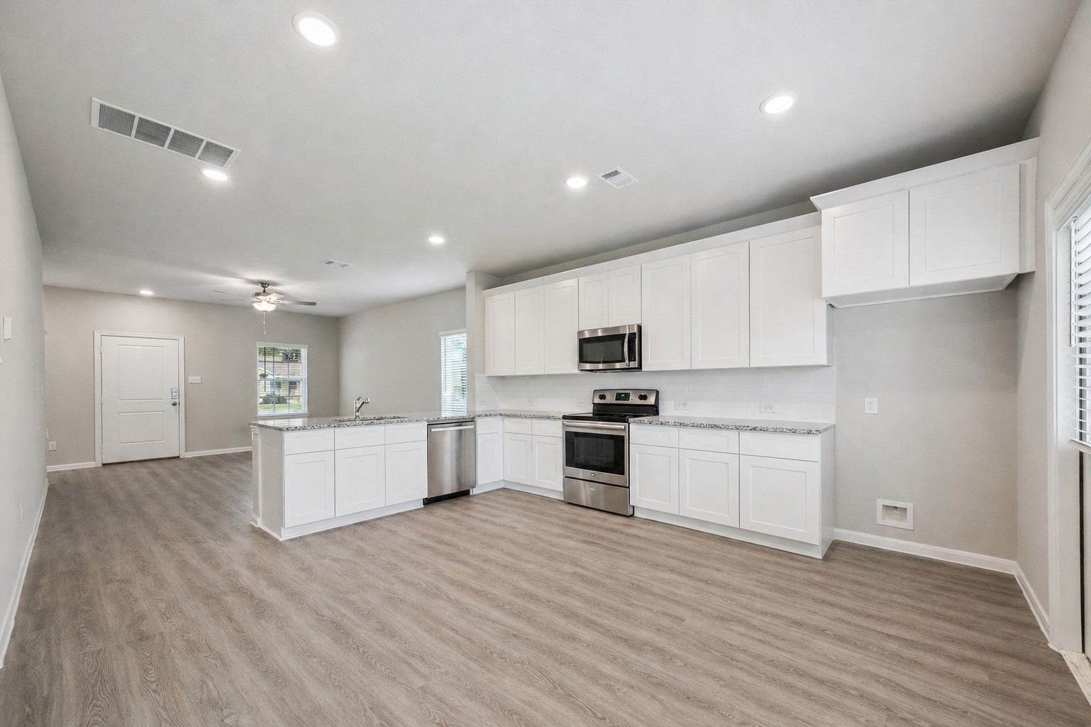 912 Roosevelt Street Property Photo 7