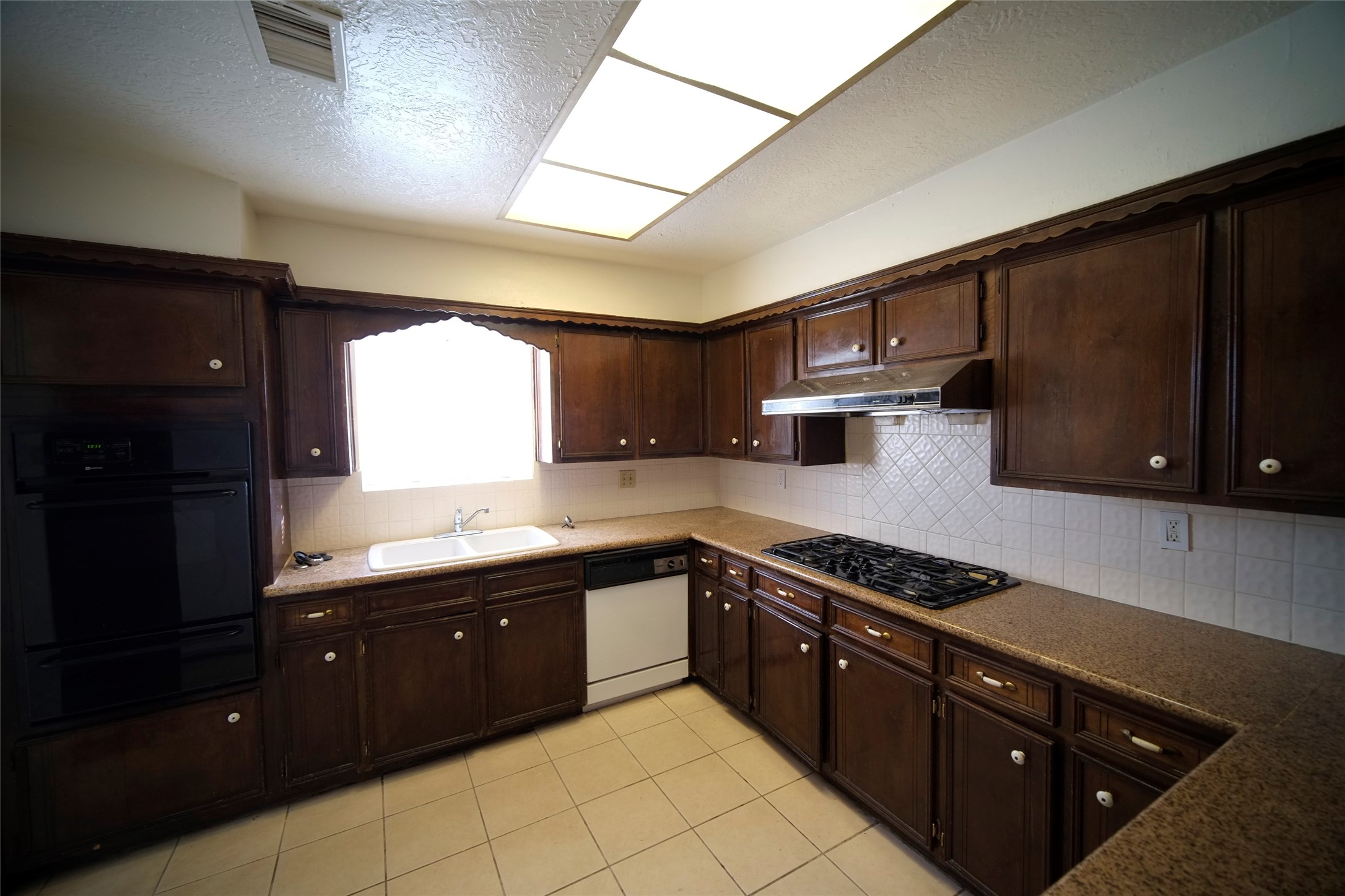 12510 Bexley Drive Property Photo 3
