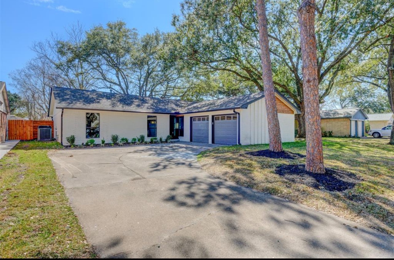 8907 Tanager Street Property Photo 1