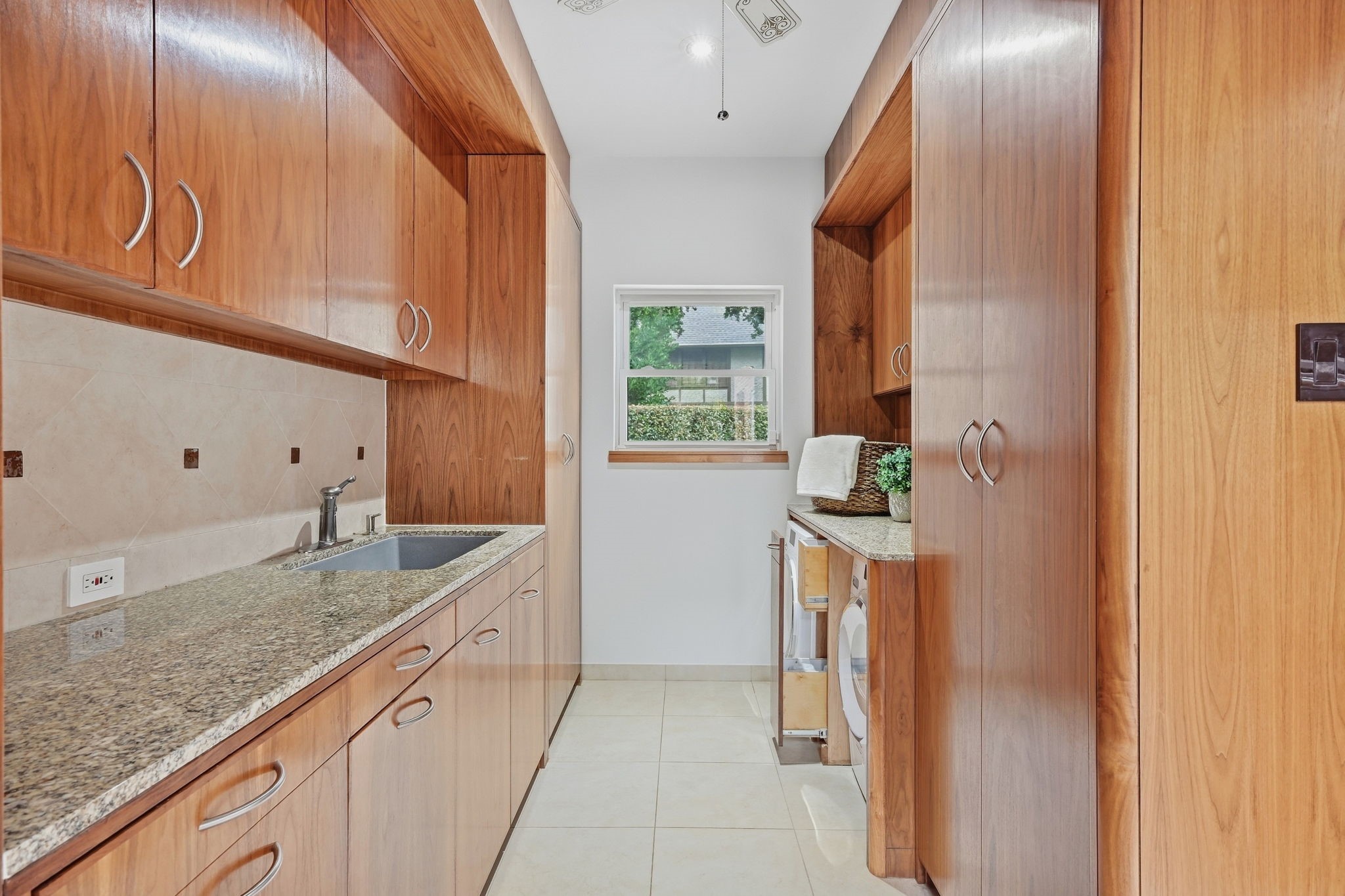 5606 Court Of York Property Photo 33