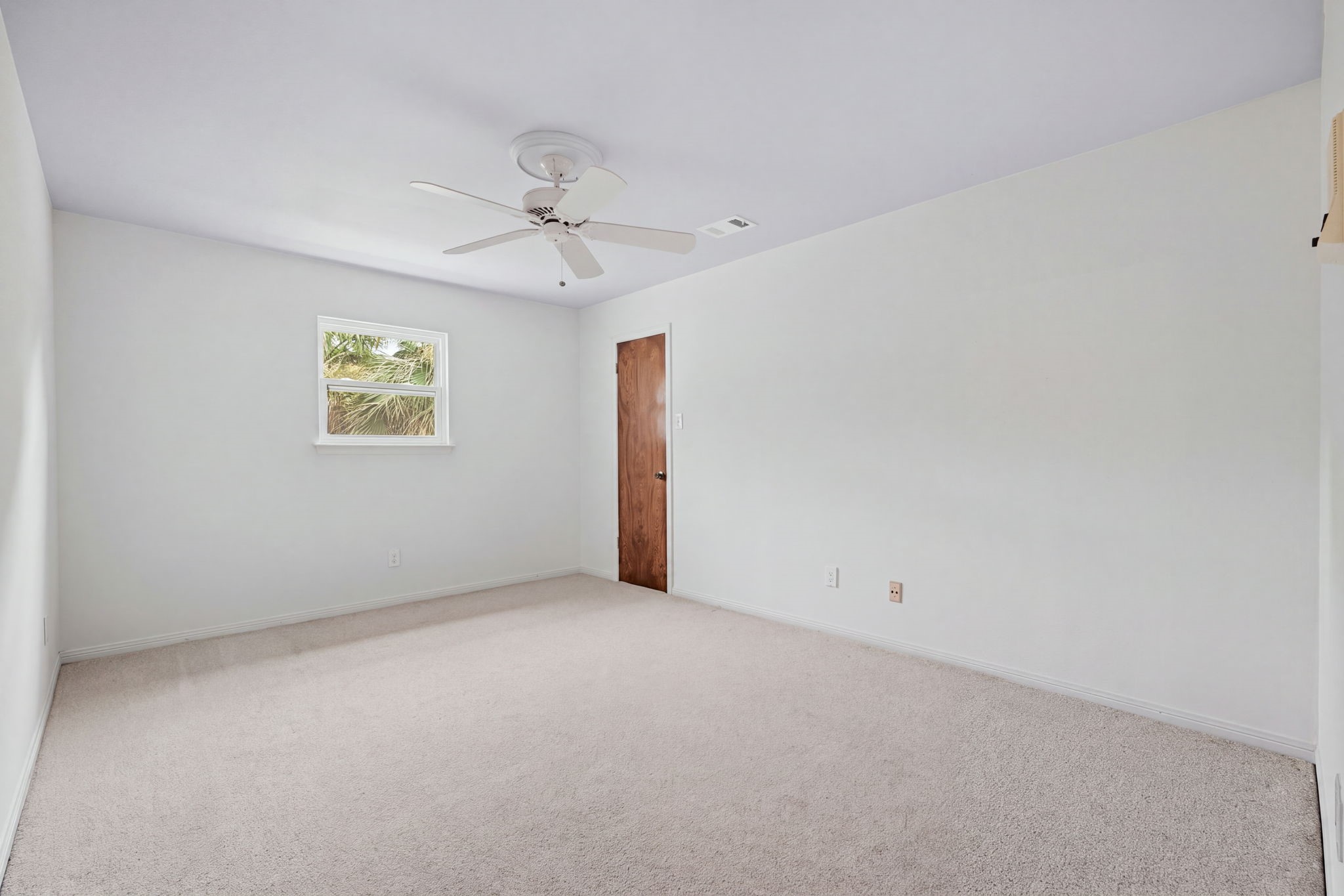 5606 Court Of York Property Photo 44