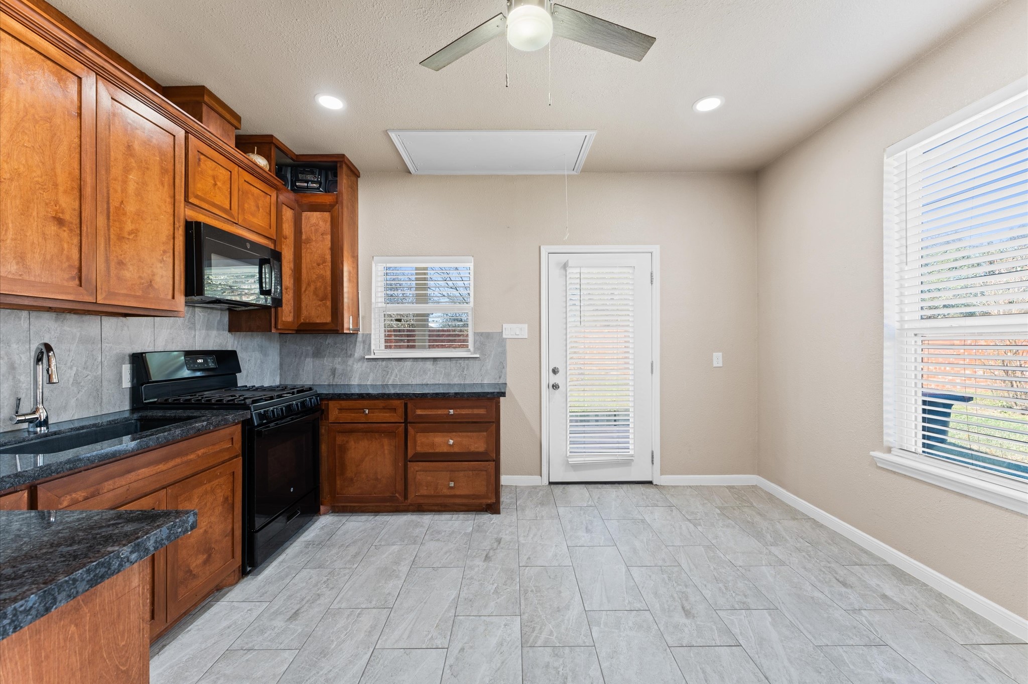 7303 Enchanted Rock Lane Property Photo 19