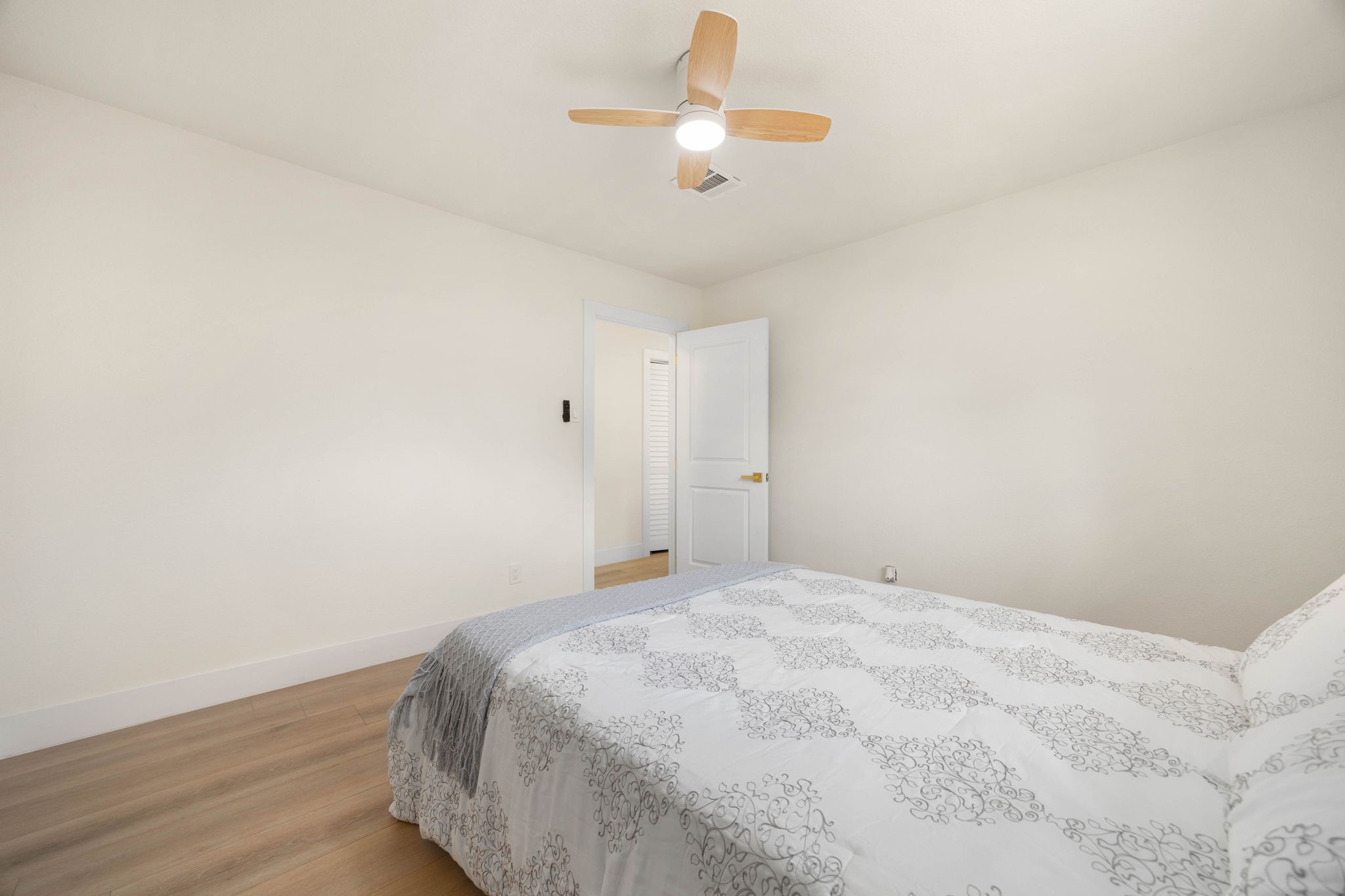 5519 W Bellfort Avenue Property Photo 33