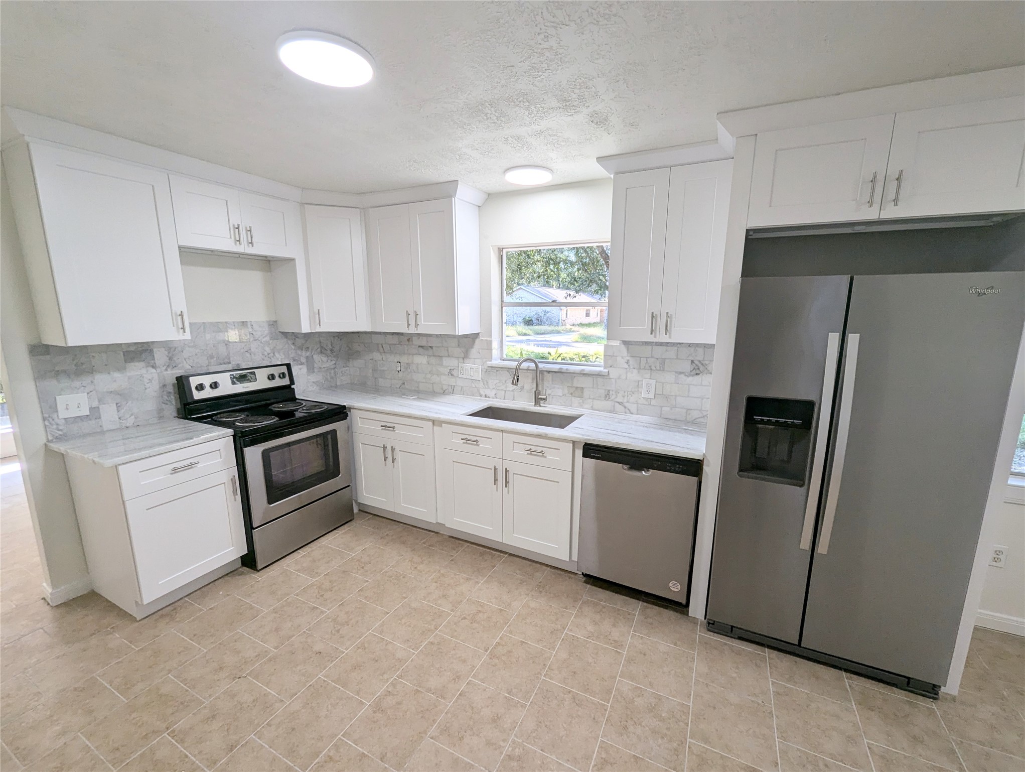 809 Glen Hollow Drive Property Photo 1