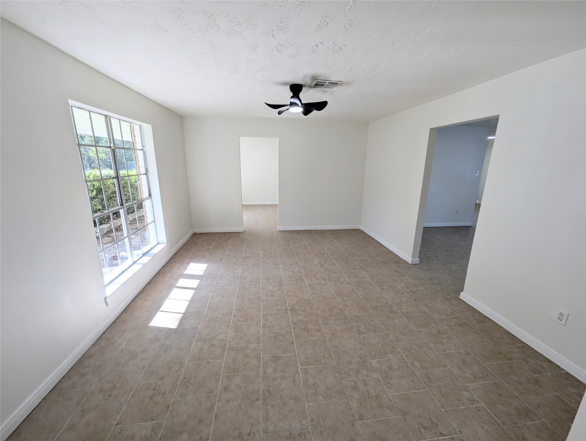 809 Glen Hollow Drive Property Photo 6