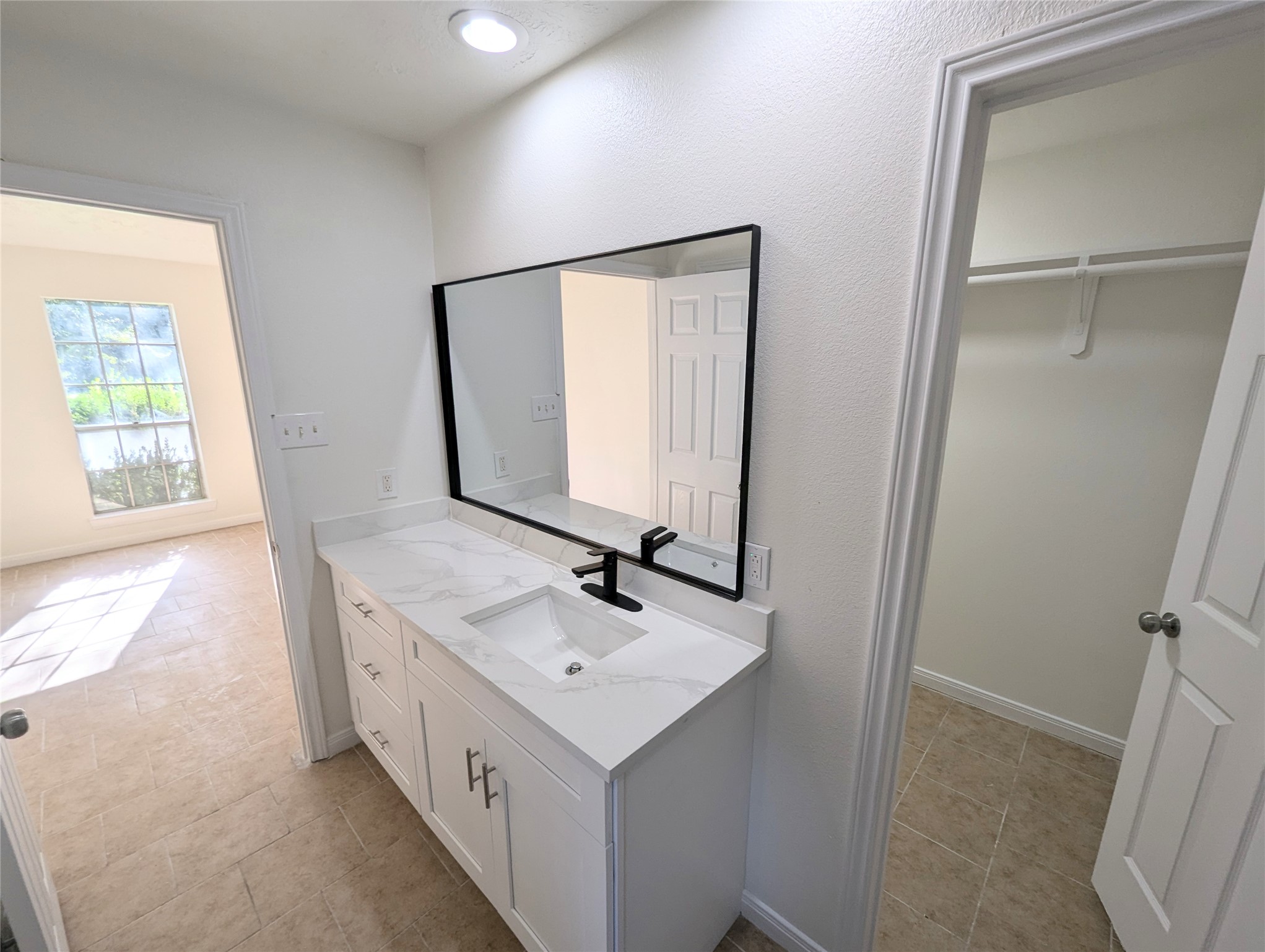 809 Glen Hollow Drive Property Photo 18