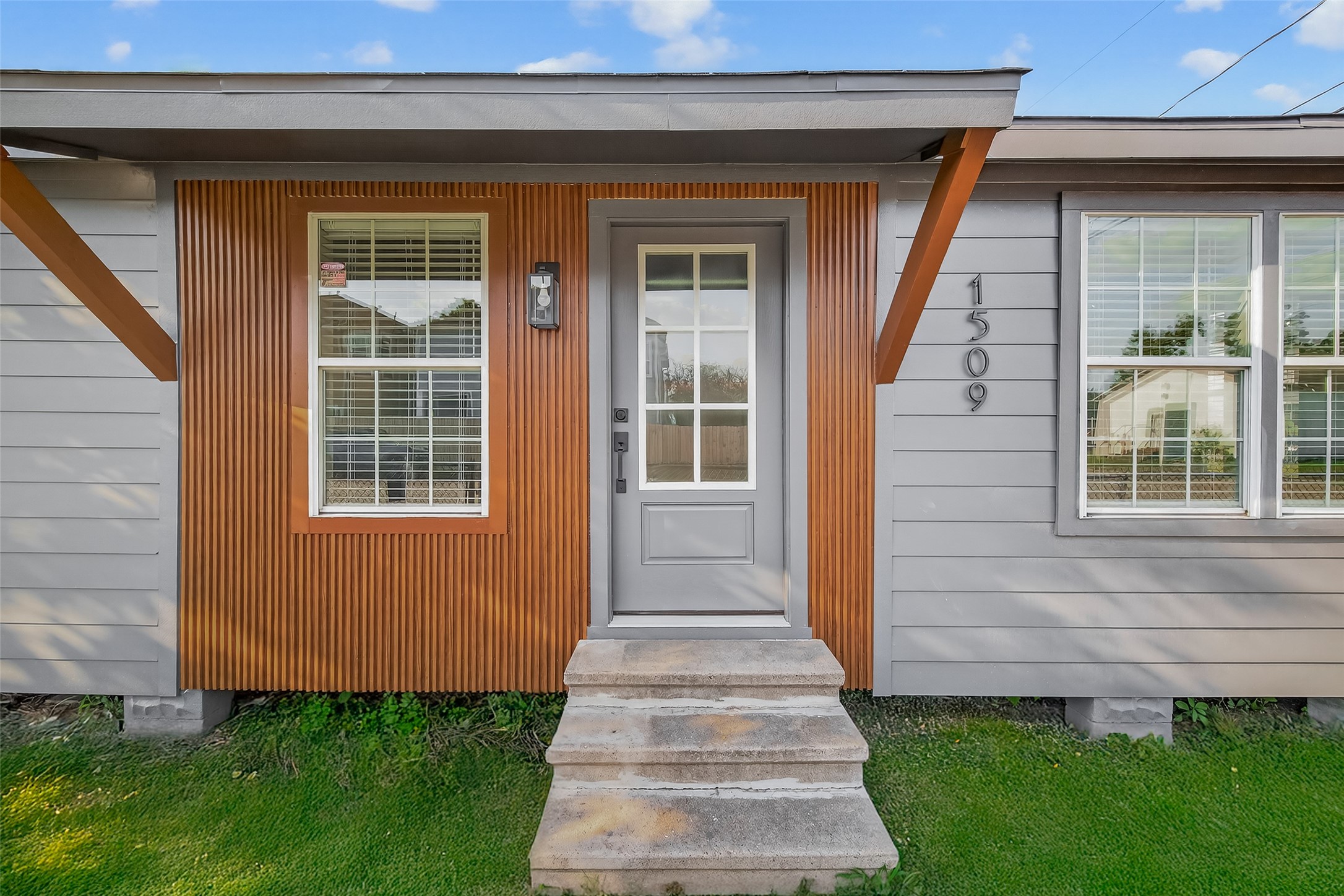 1509 Moody Street Property Photo 2