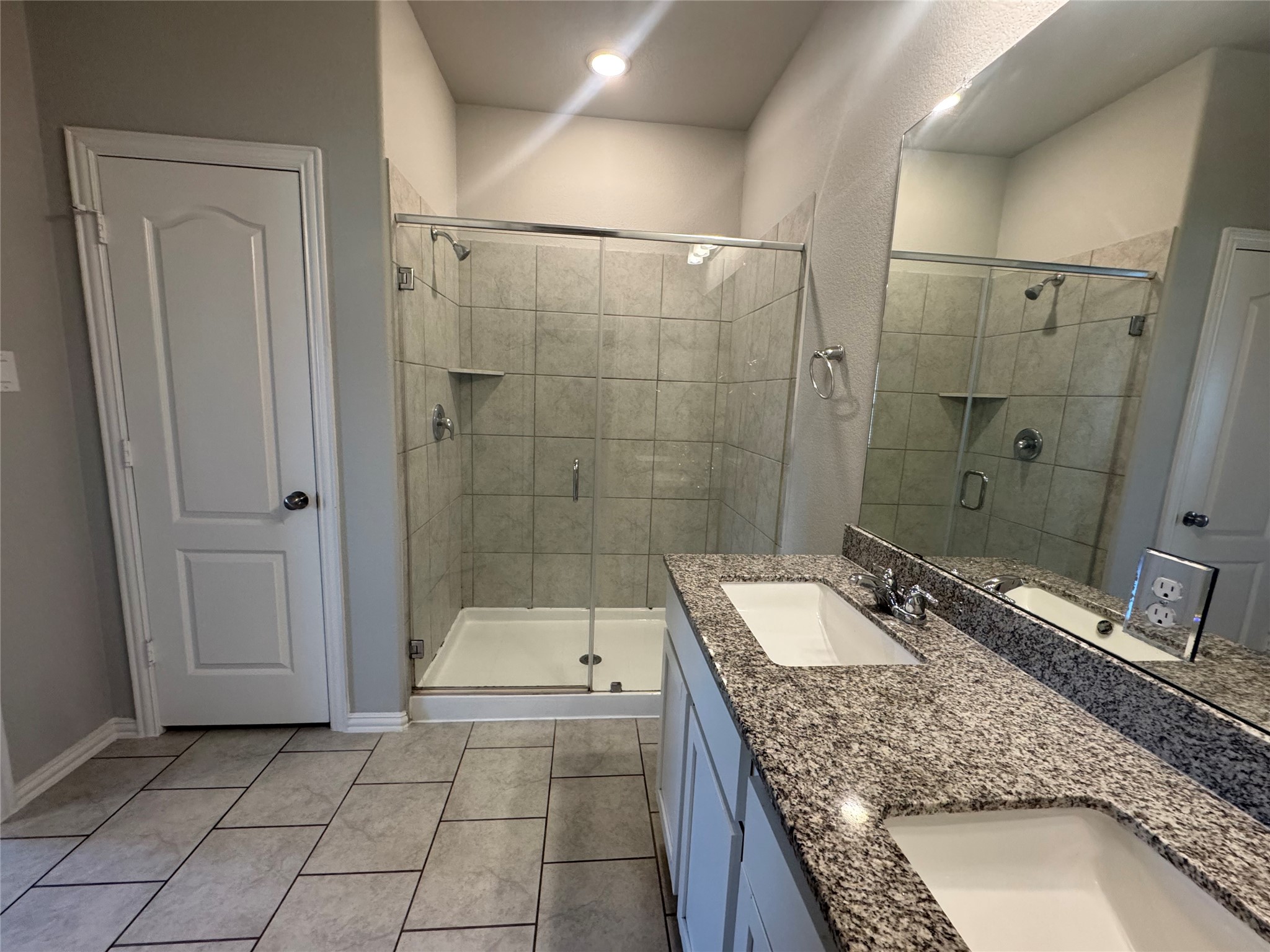 8011 Grandstand Parkway Property Photo 12