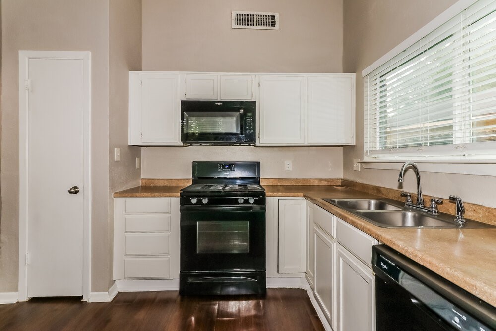 3002 Sherborne Street Property Photo 8