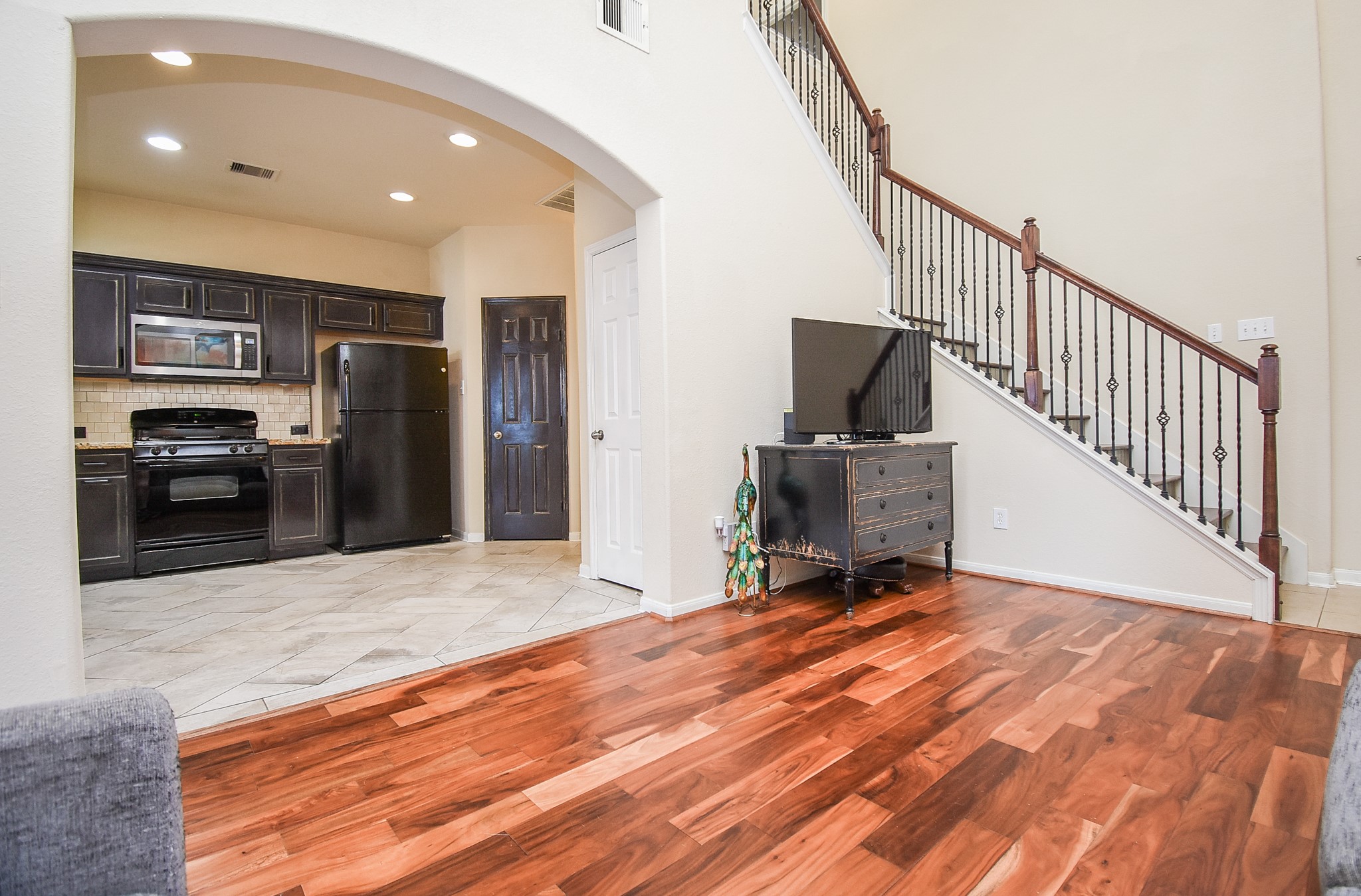 3863 Calgary Circle Property Photo 4