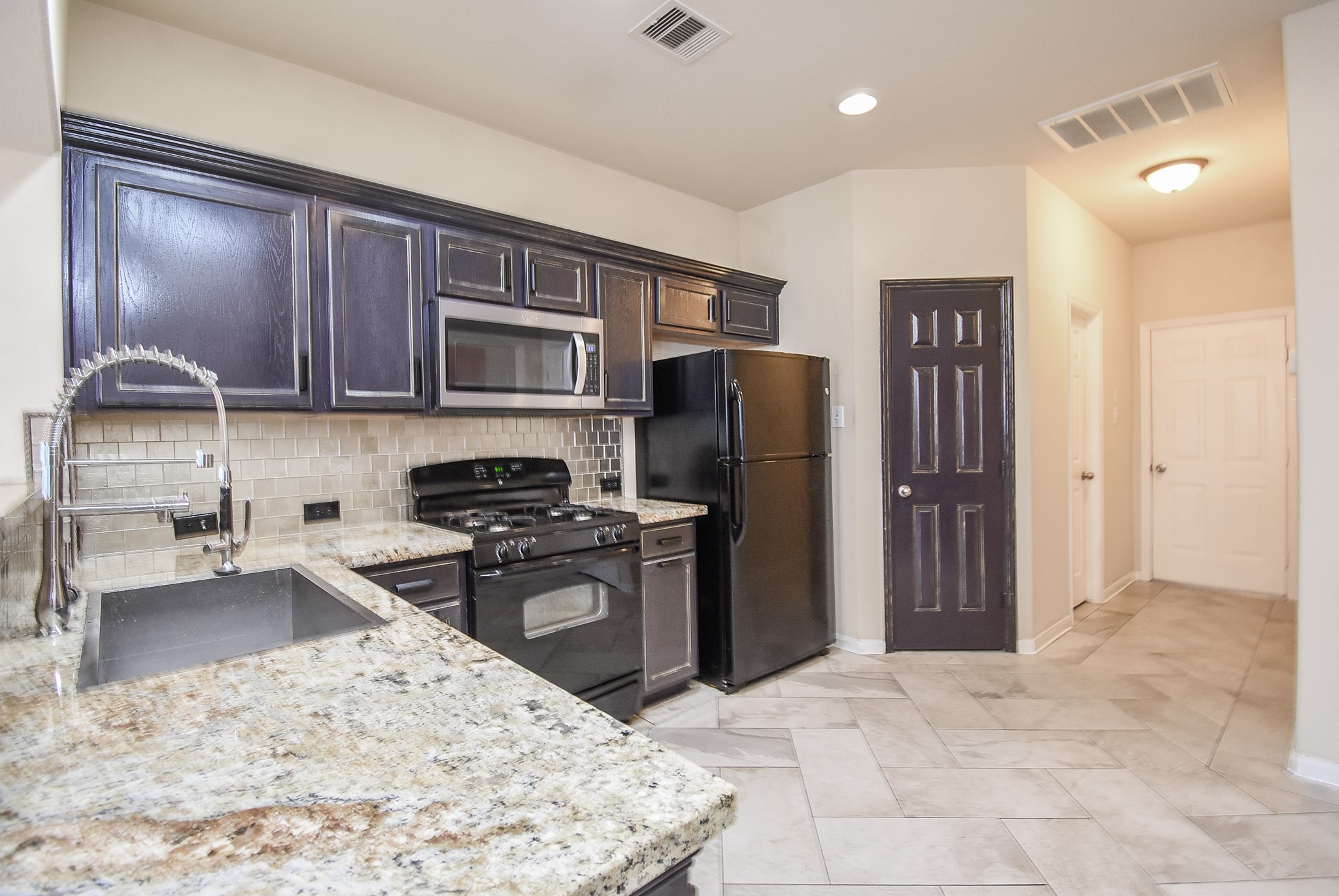 3863 Calgary Circle Property Photo 6