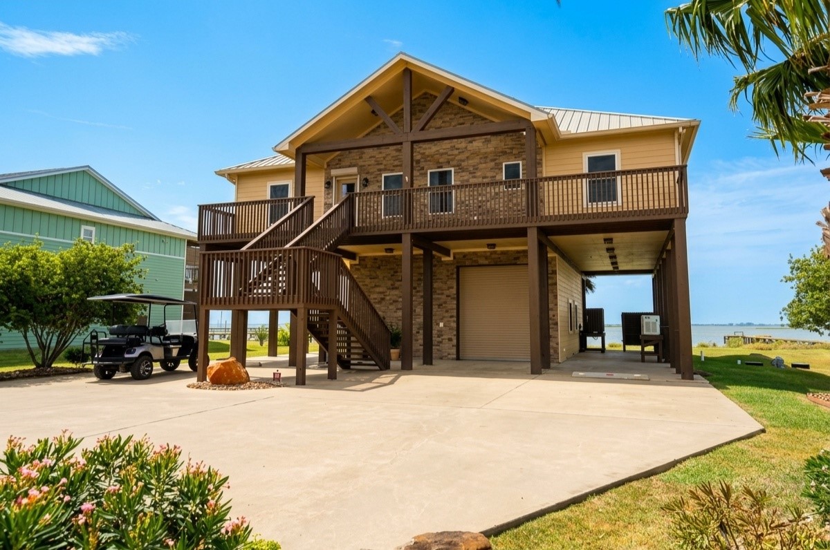 553 Bayside Drive Property Photo 1