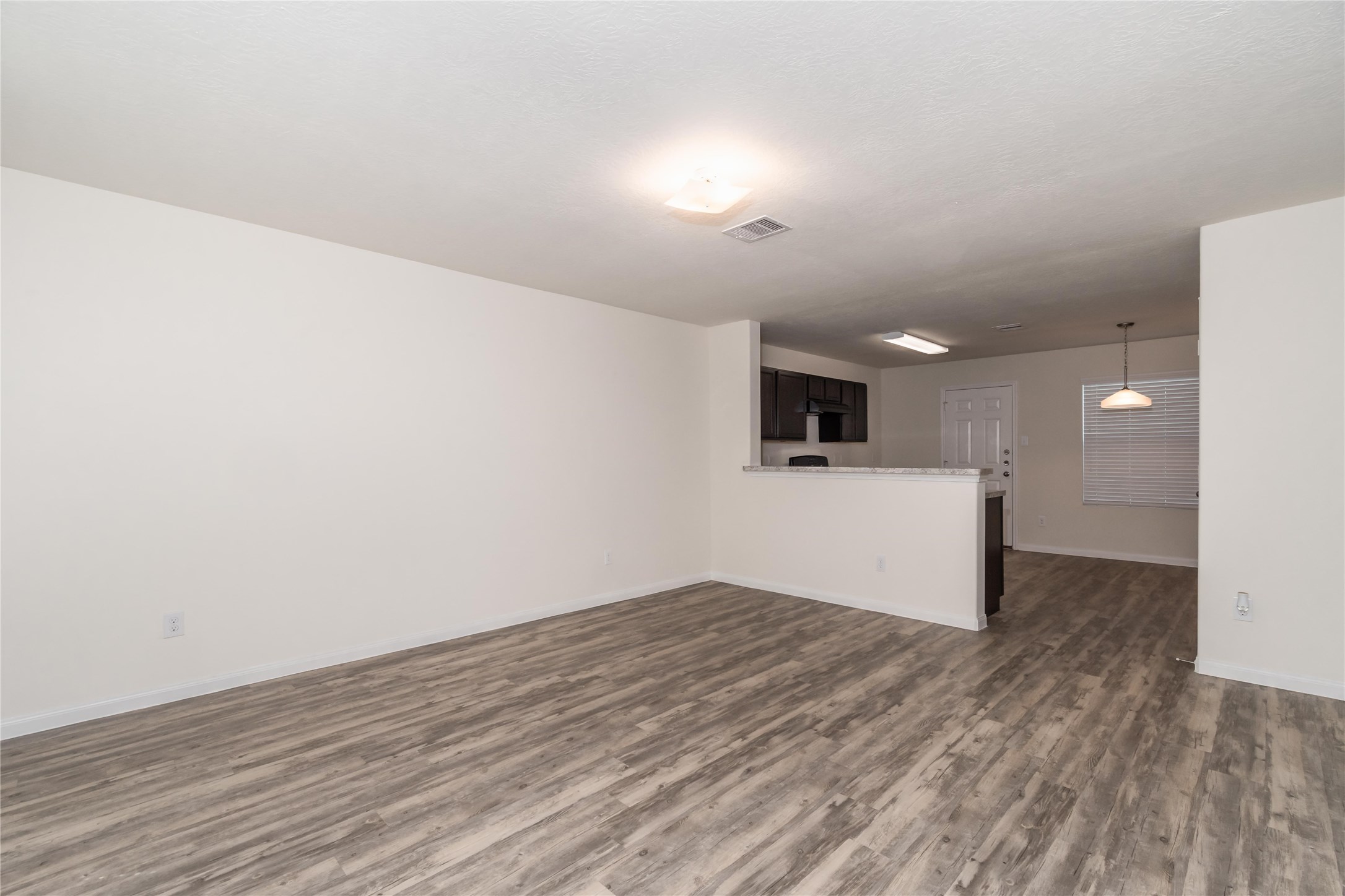 5492 Quail Cove Lane Property Photo 3