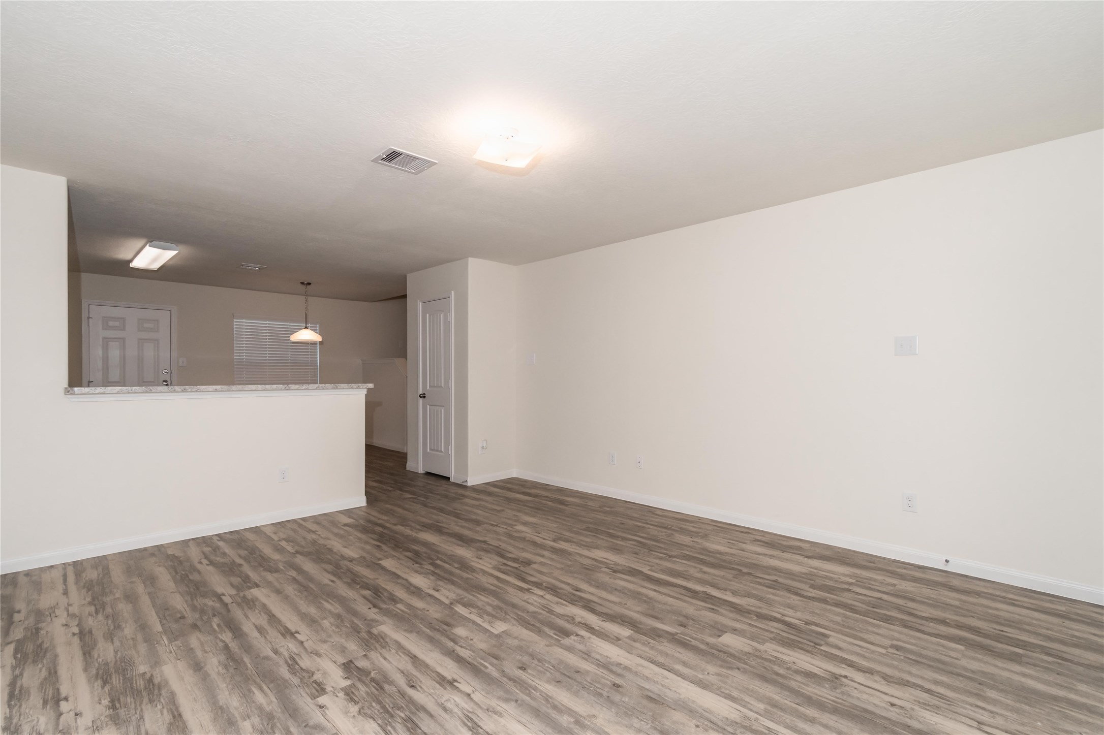 5492 Quail Cove Lane Property Photo 4