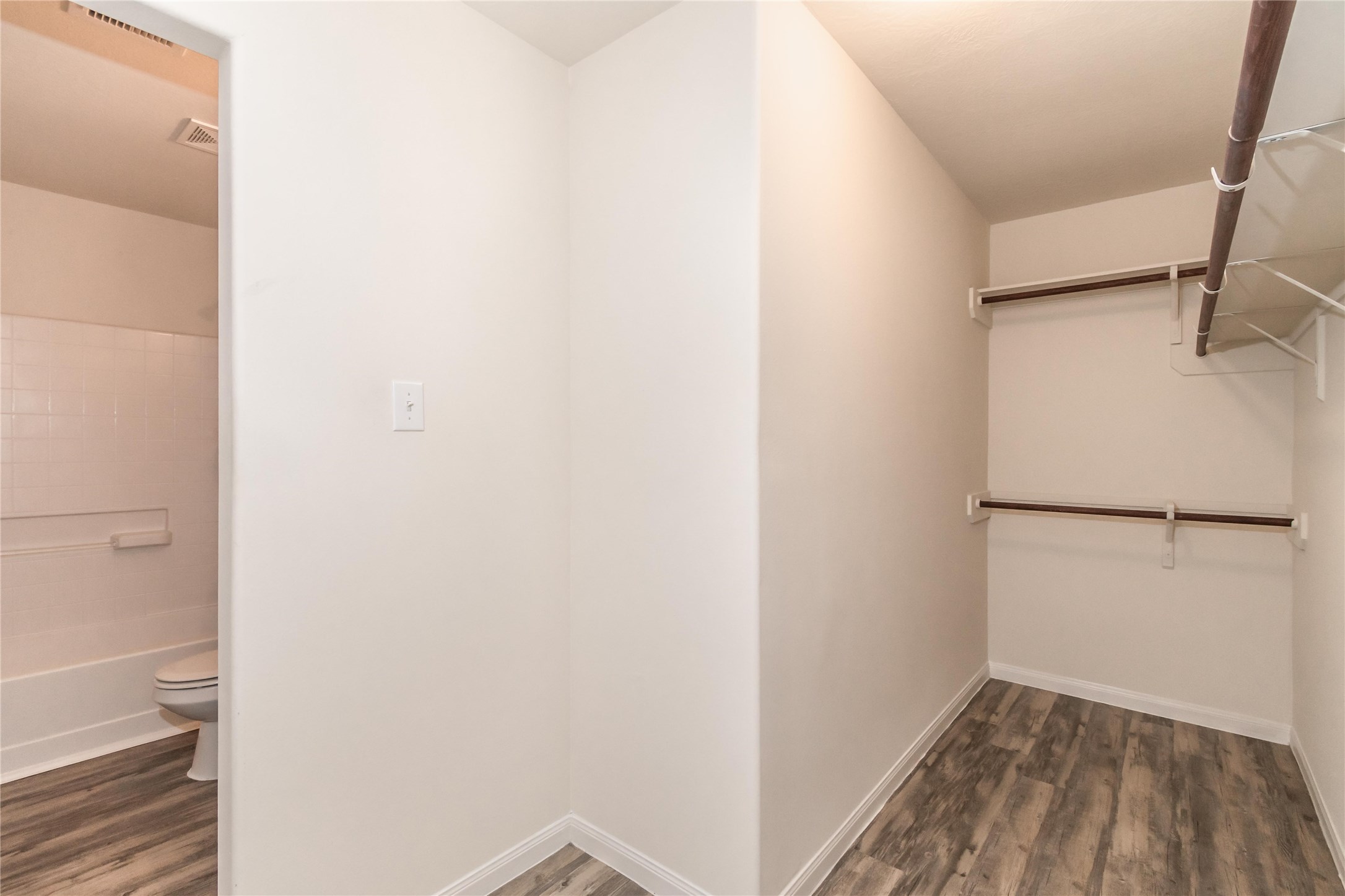 5492 Quail Cove Lane Property Photo 7