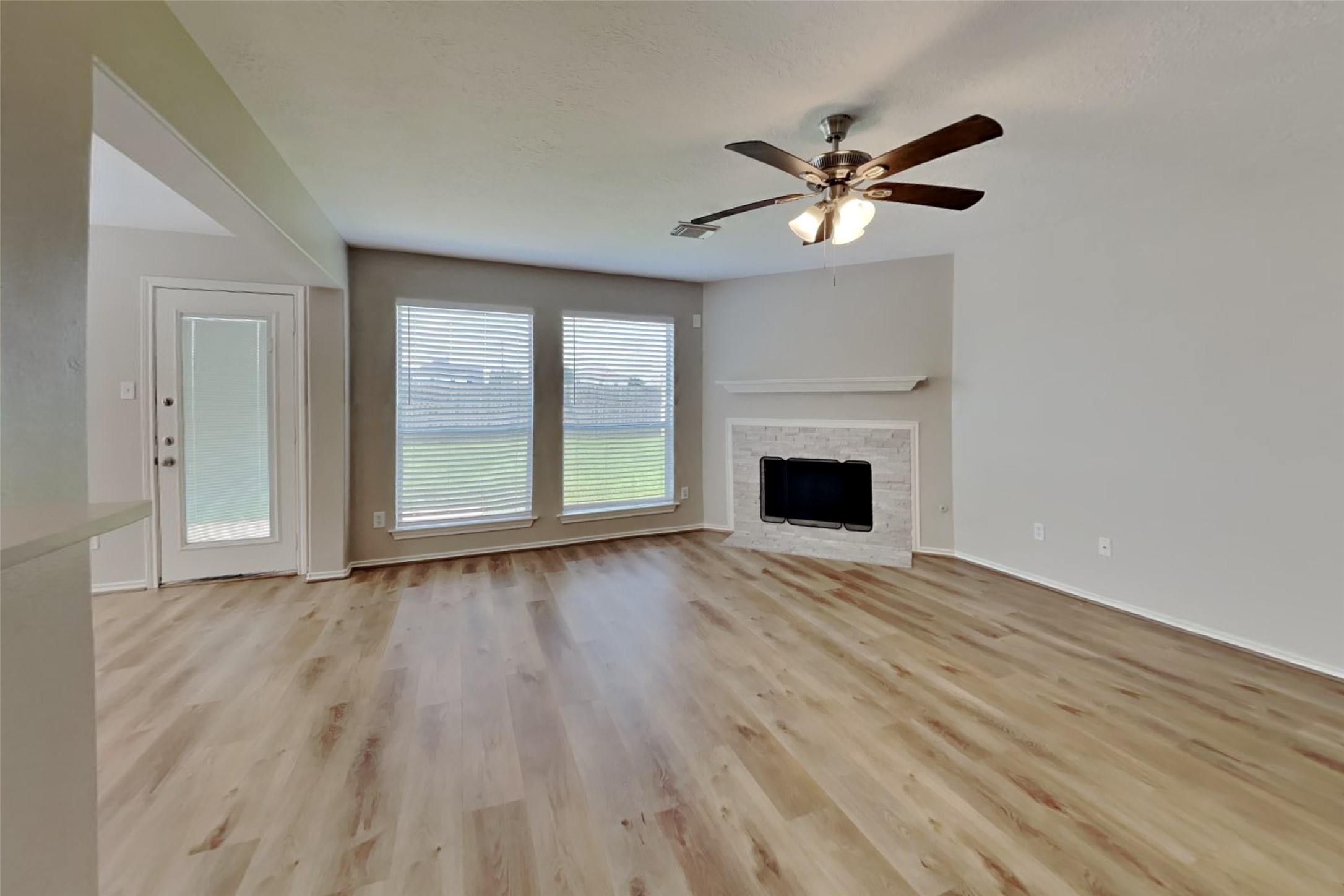 22076 Knights Cove Drive Property Photo 3