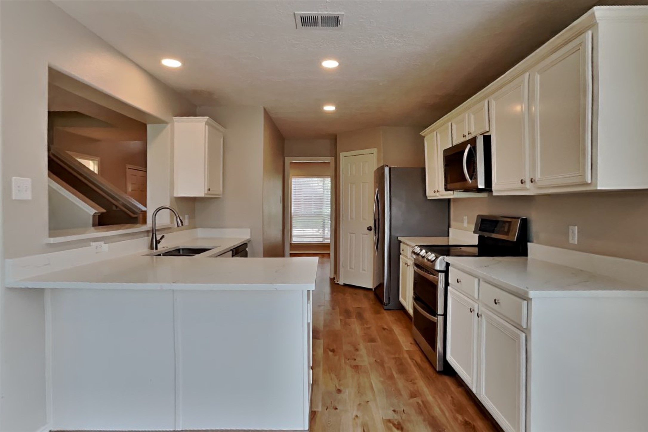22076 Knights Cove Drive Property Photo 6