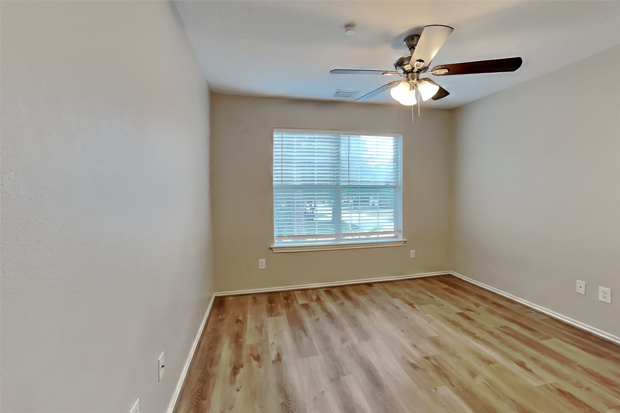 22076 Knights Cove Drive Property Photo 12