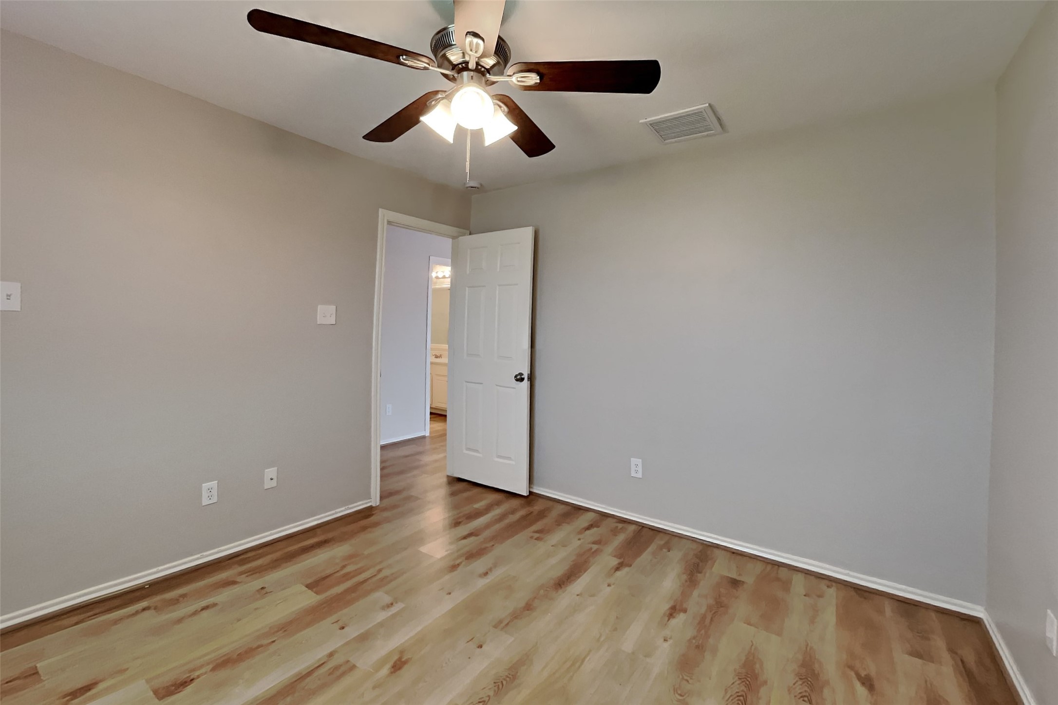 22076 Knights Cove Drive Property Photo 16