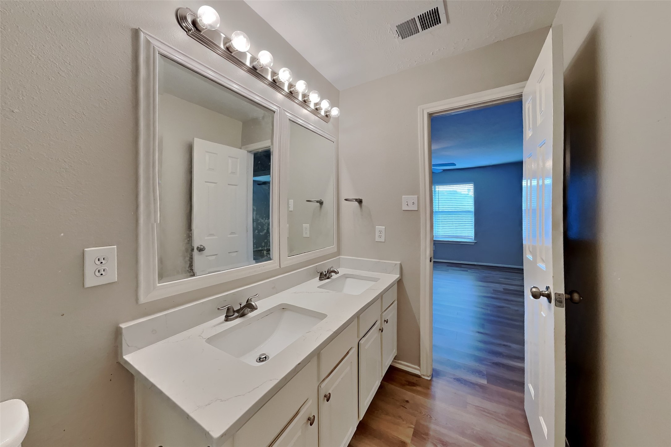 22076 Knights Cove Drive Property Photo 19