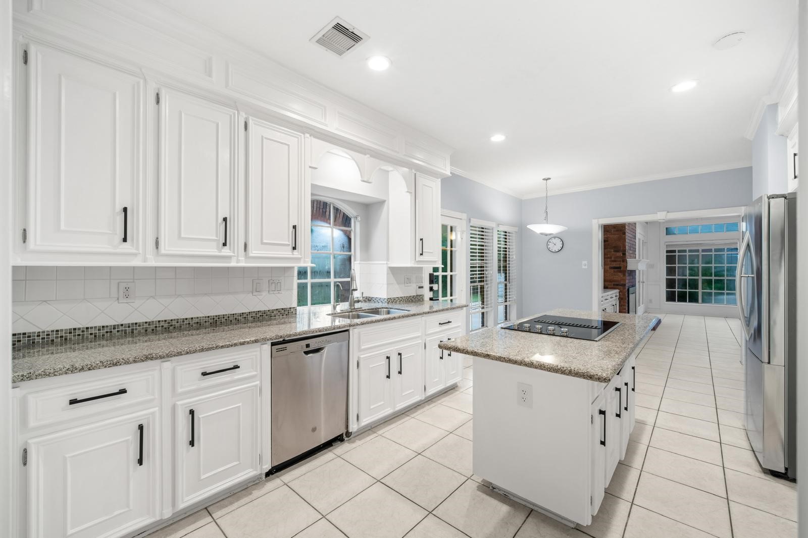 3622 Springhill Lane Property Photo 8