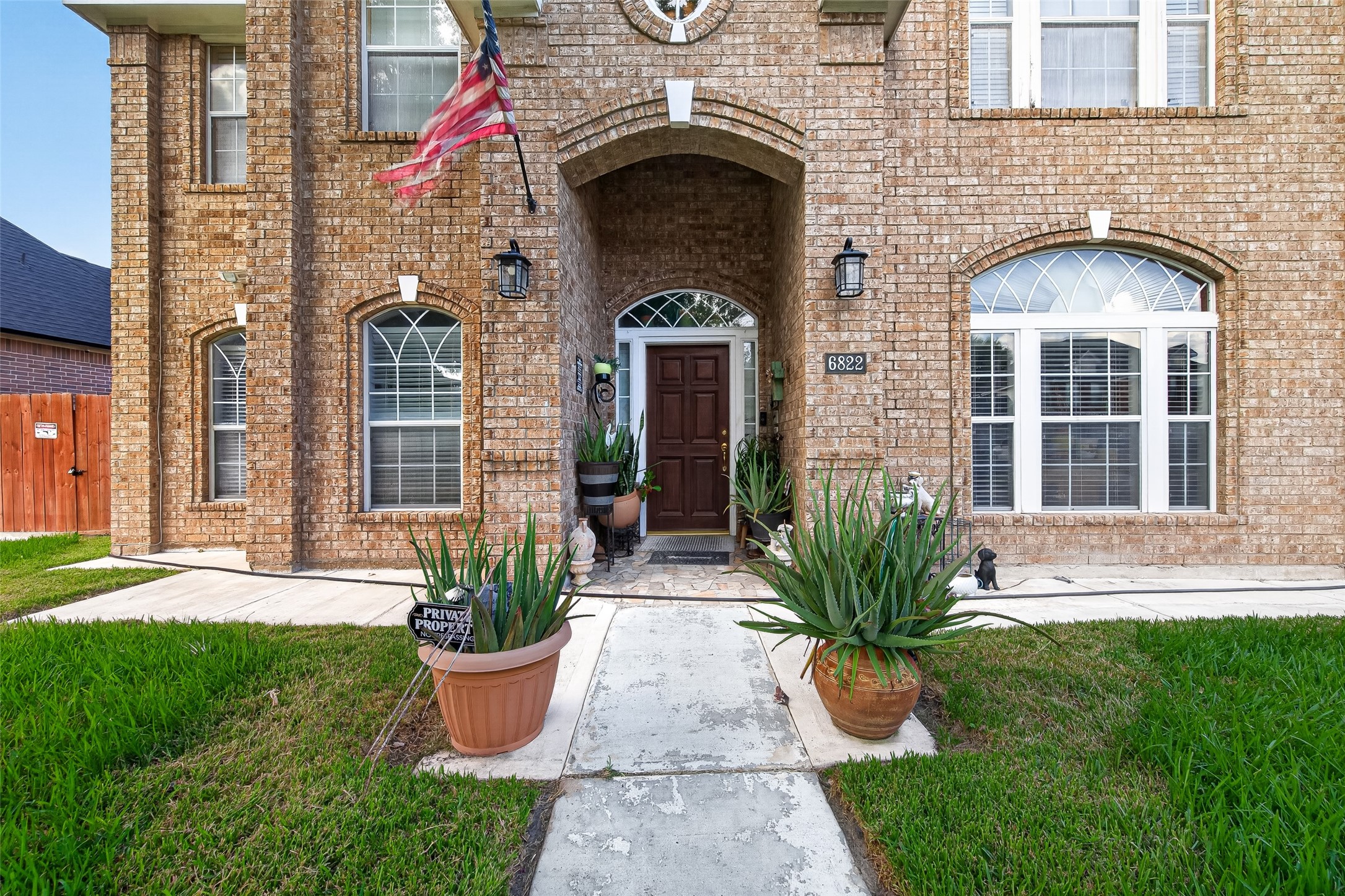 6822 Crystal Point Drive Property Photo 4