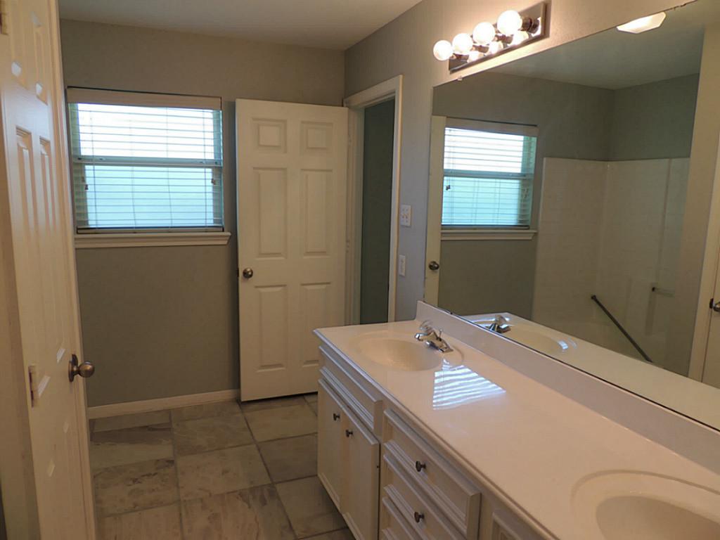 236 Canterbury Drive Property Photo 10