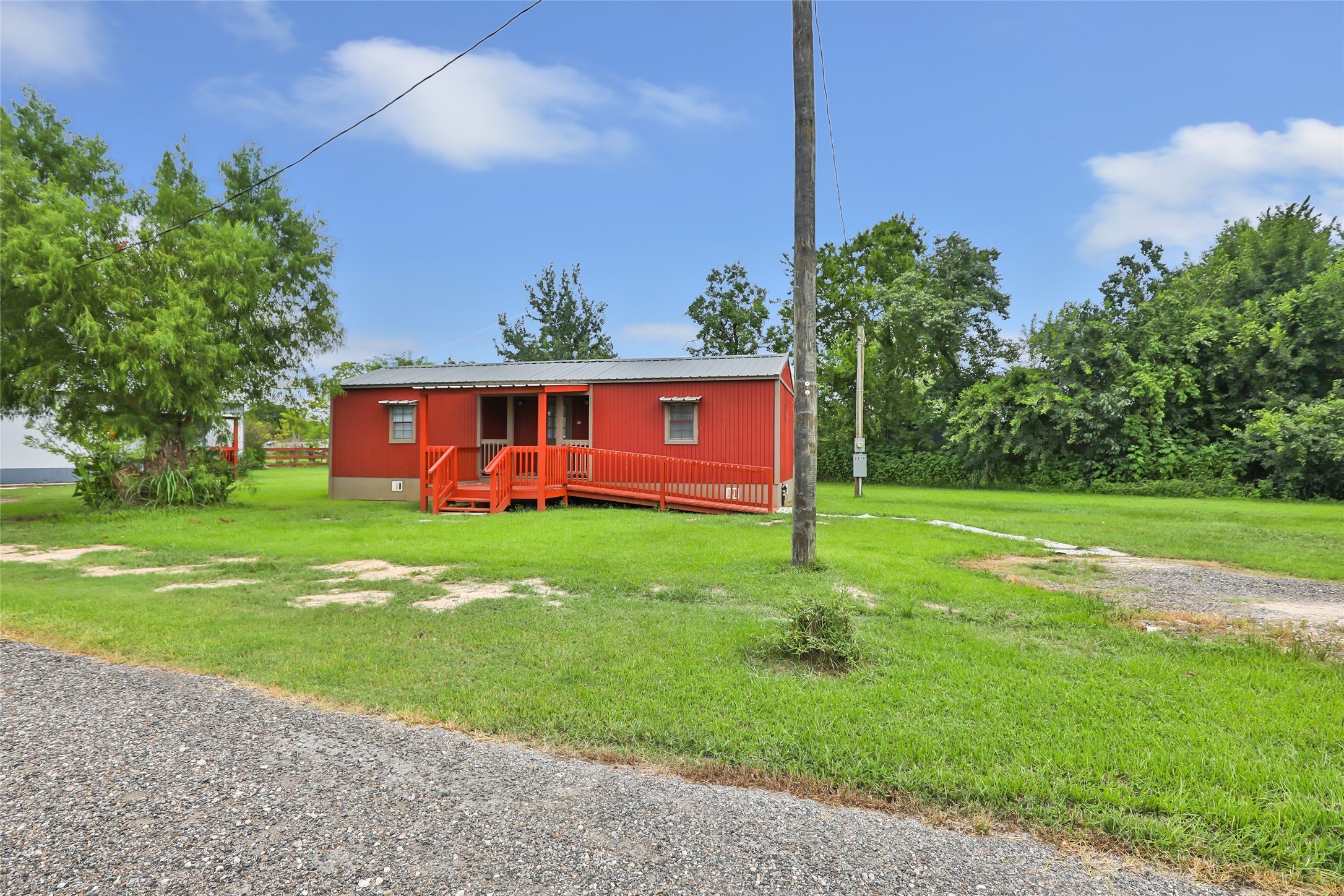 221 County Road 4803 Property Photo 1