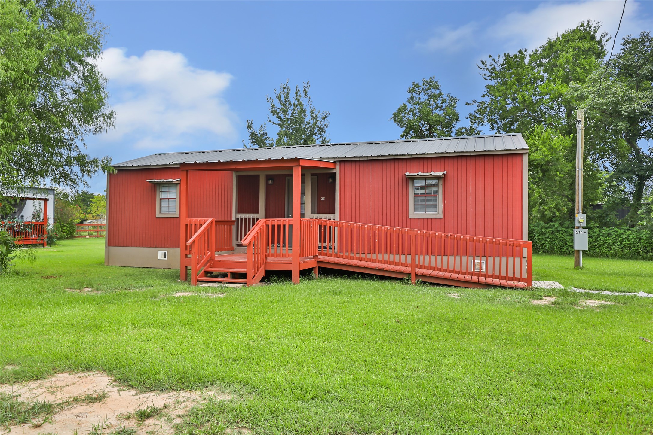 221 County Road 4803 Property Photo 2