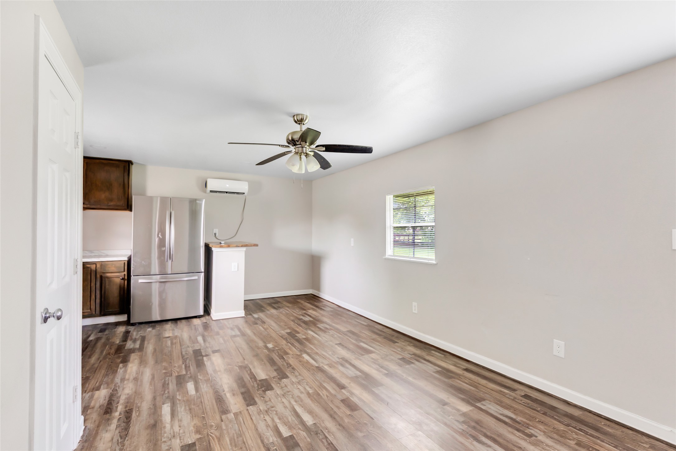 221 County Road 4803 Property Photo 4