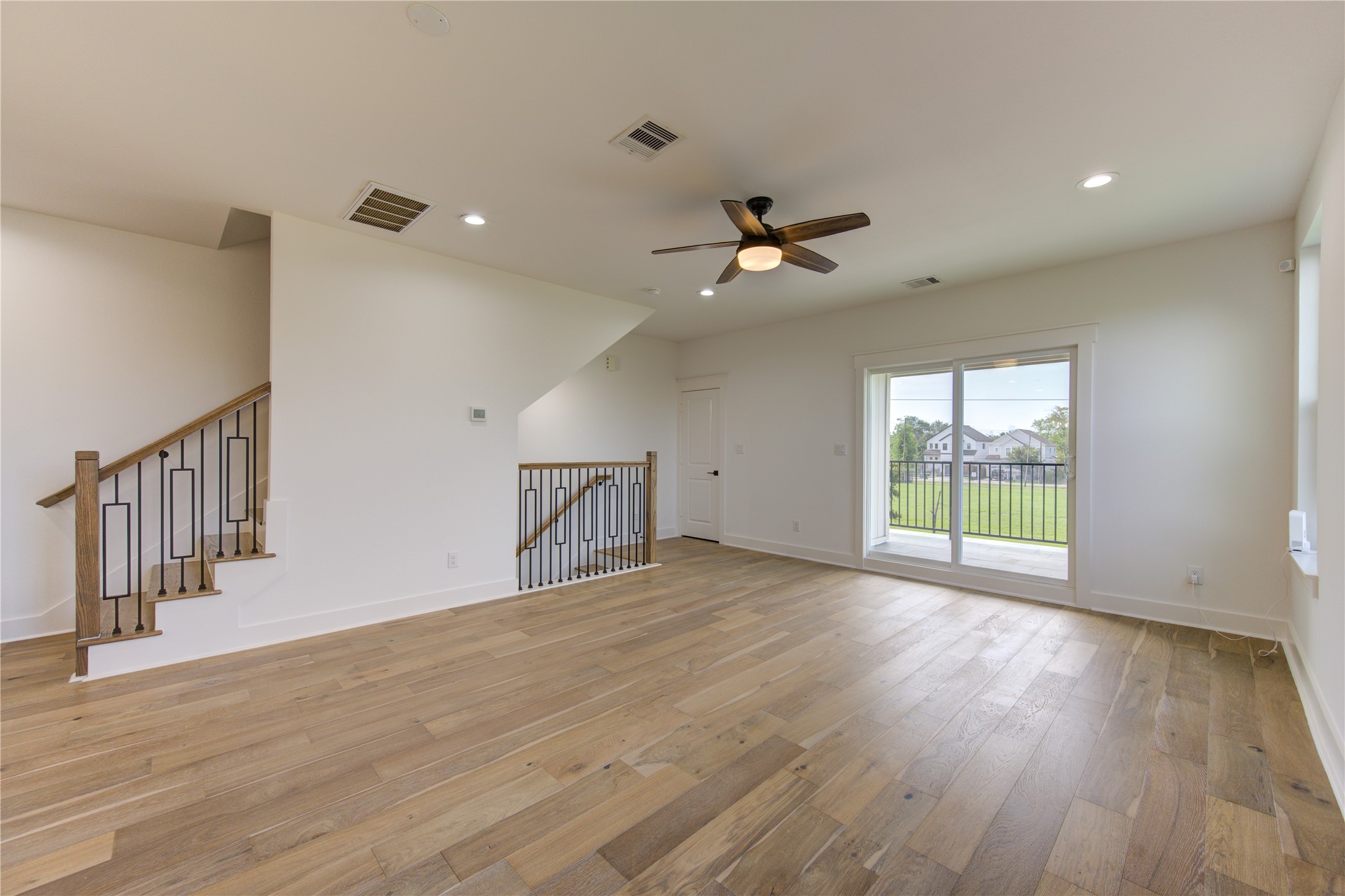 933 E 40 1/2 St Street Property Photo 6